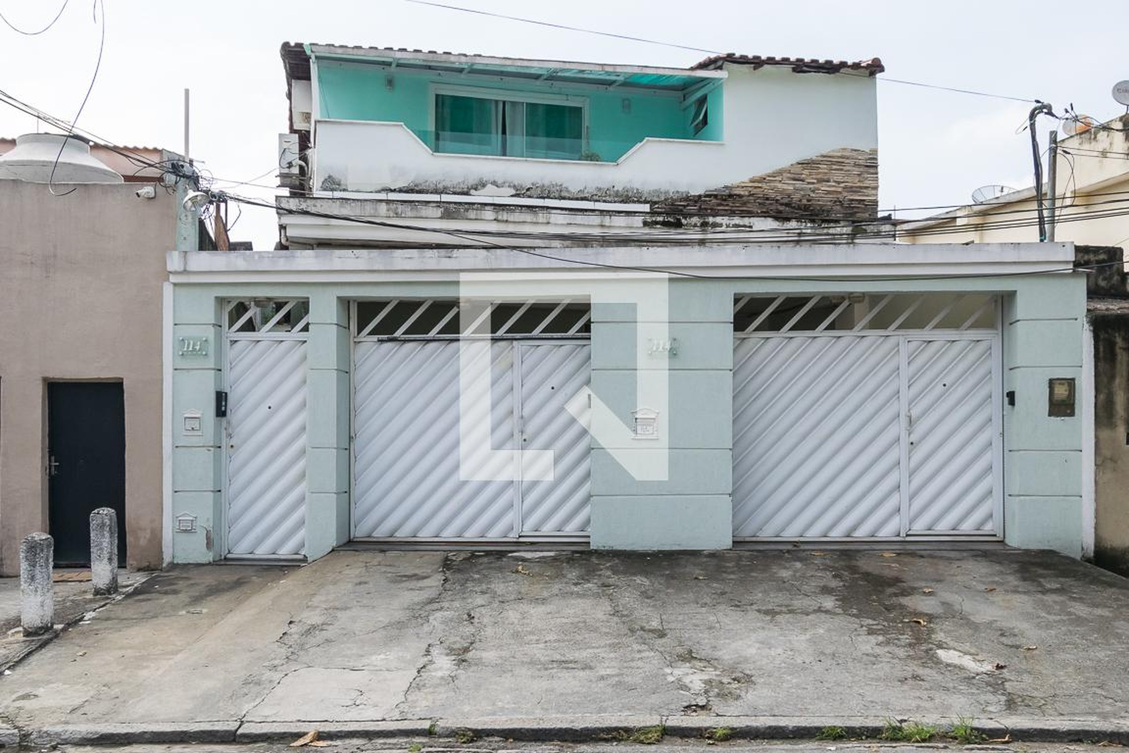 Fachada do Prédio Condomínio em Rua Iguaperiba, 114