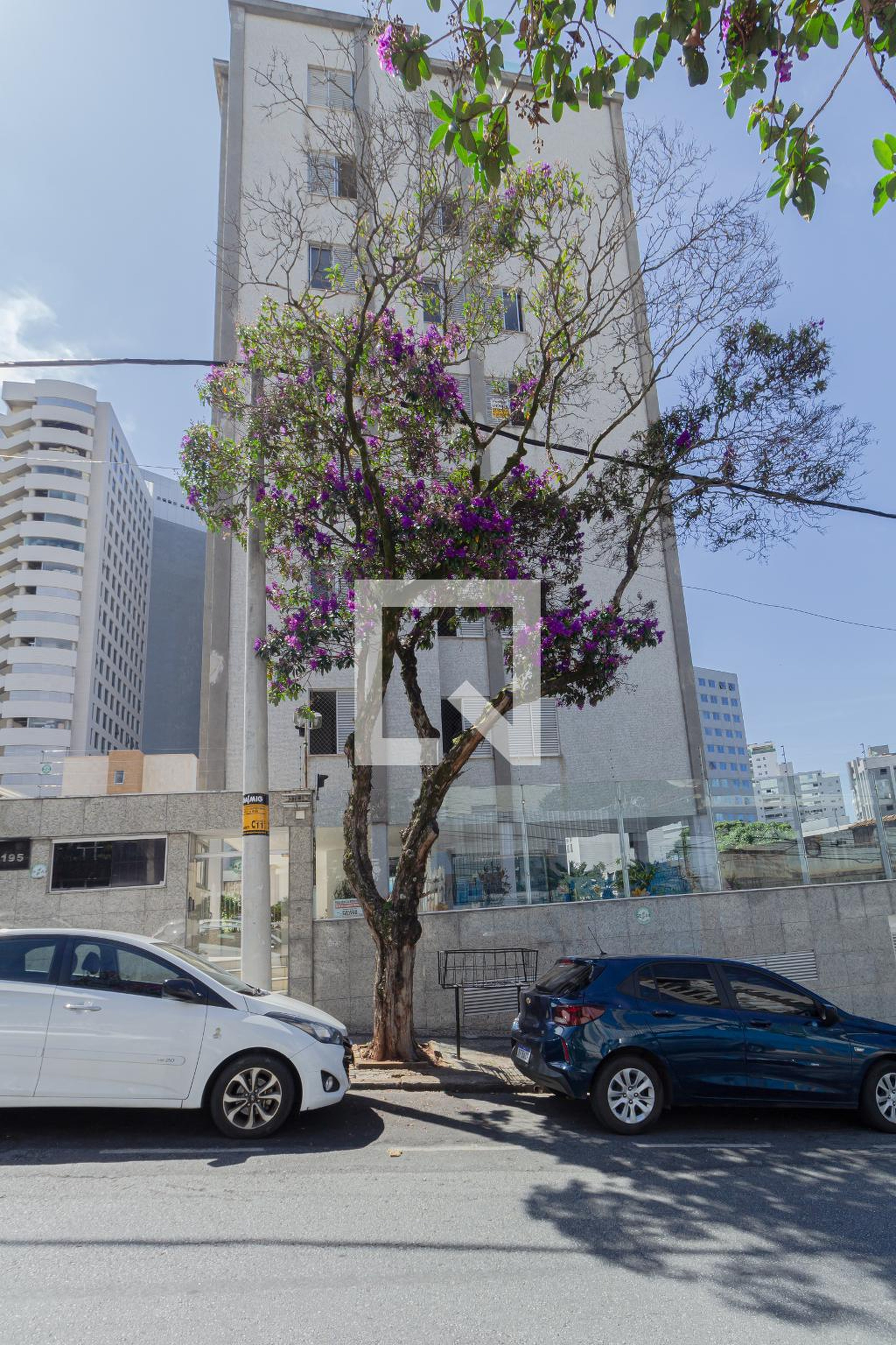 Fachada Condomínio em Rua Monte Alegre, 195