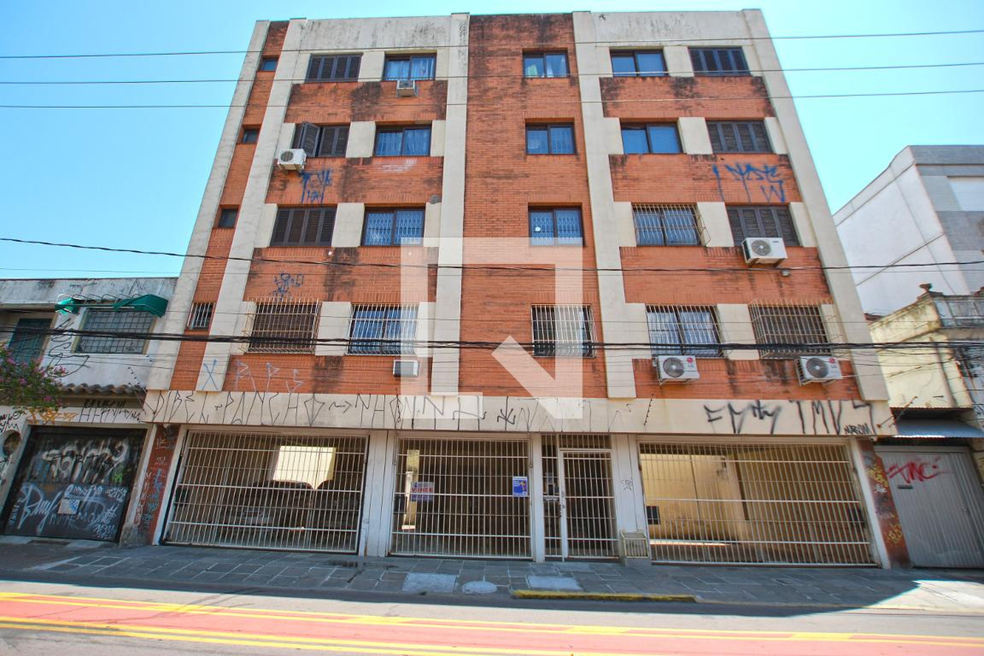 Fachada Condomínio em Rua Lopo Gonçalves, 351