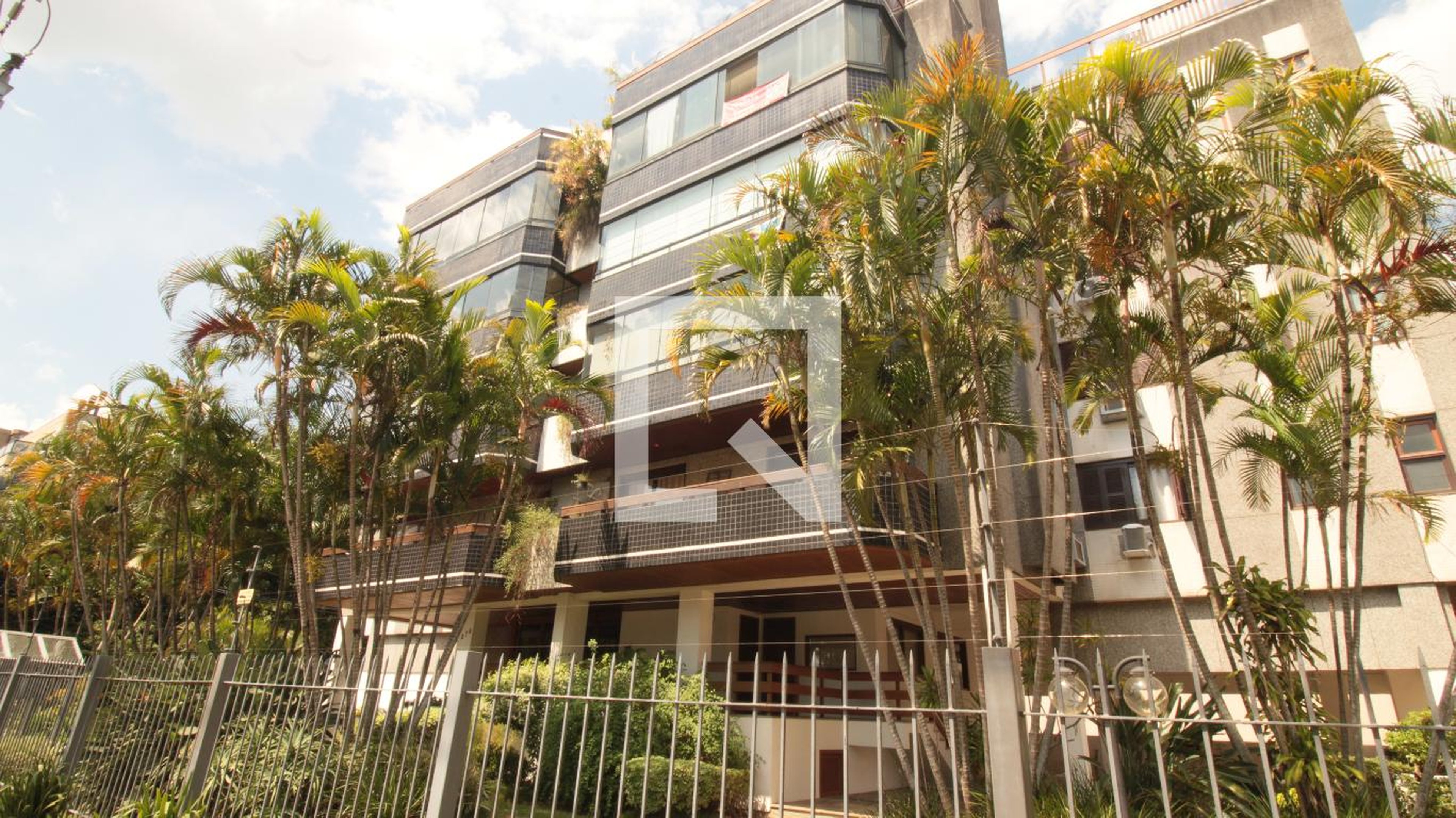 Fachada Condomínio em Rua Professor Cristiano Fischer, 278