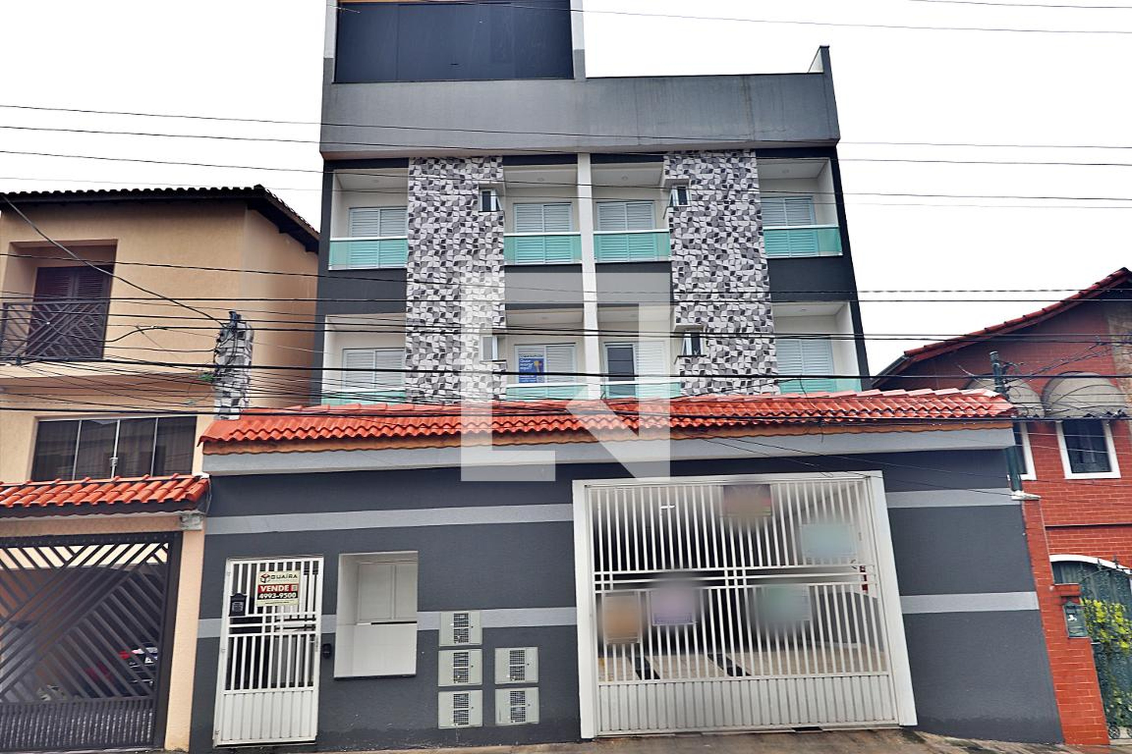 Fachada Condomínio em Rua Evangelista de Souza, 158