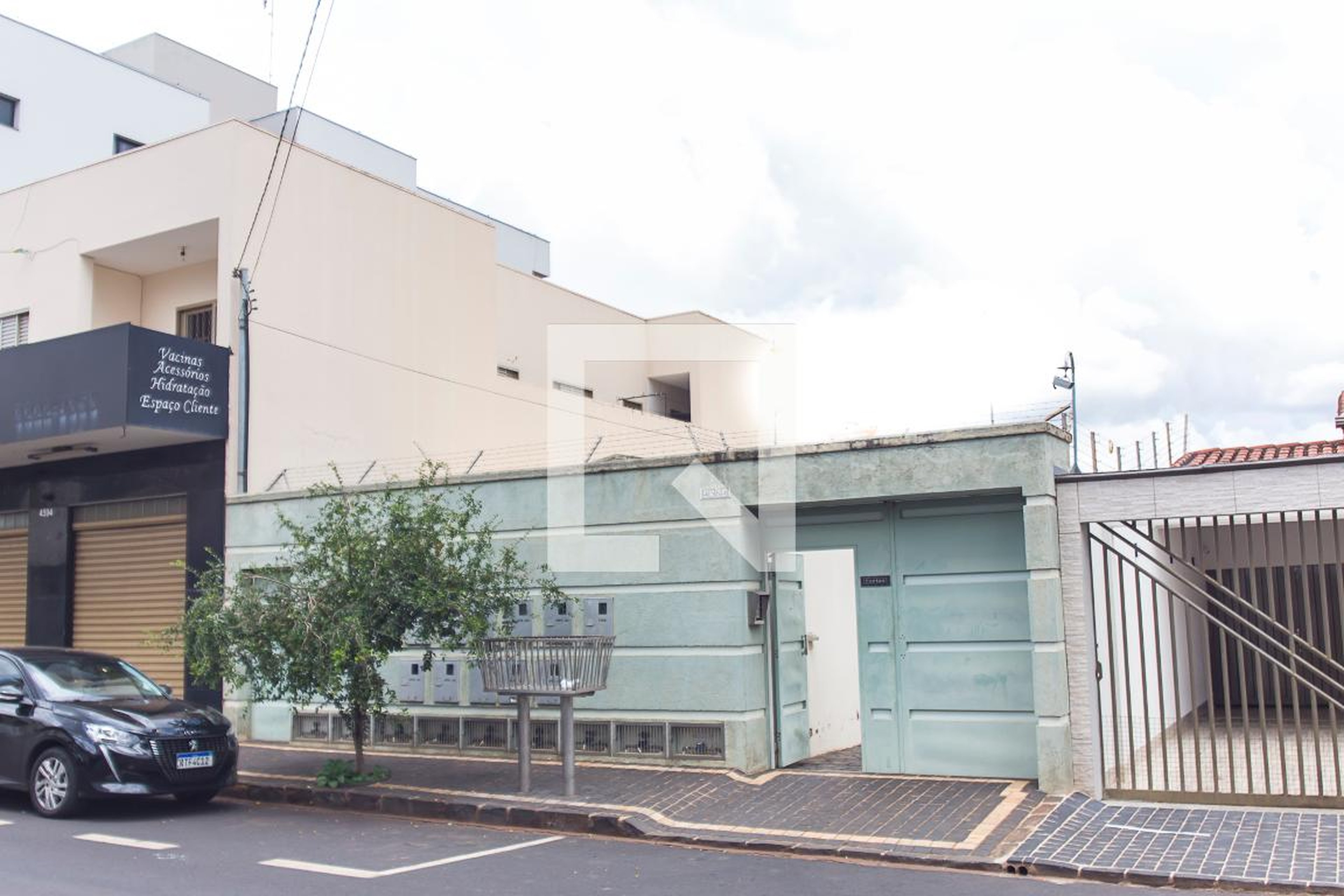 Fachada Condomínio em Avenida João Pinheiro, 4584