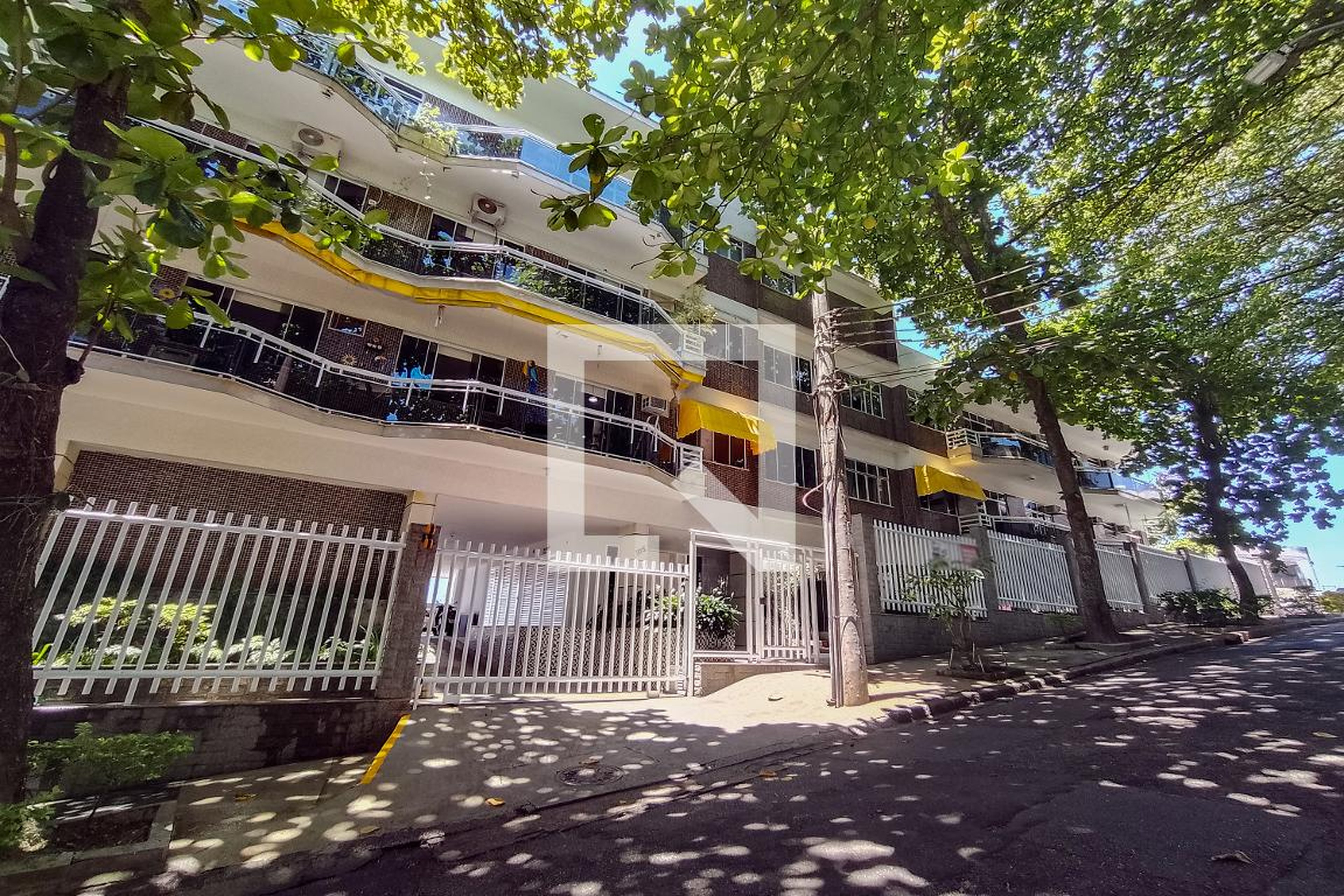 Fachada do Prédio Condomínio em Rua Juraci Camargo, 315