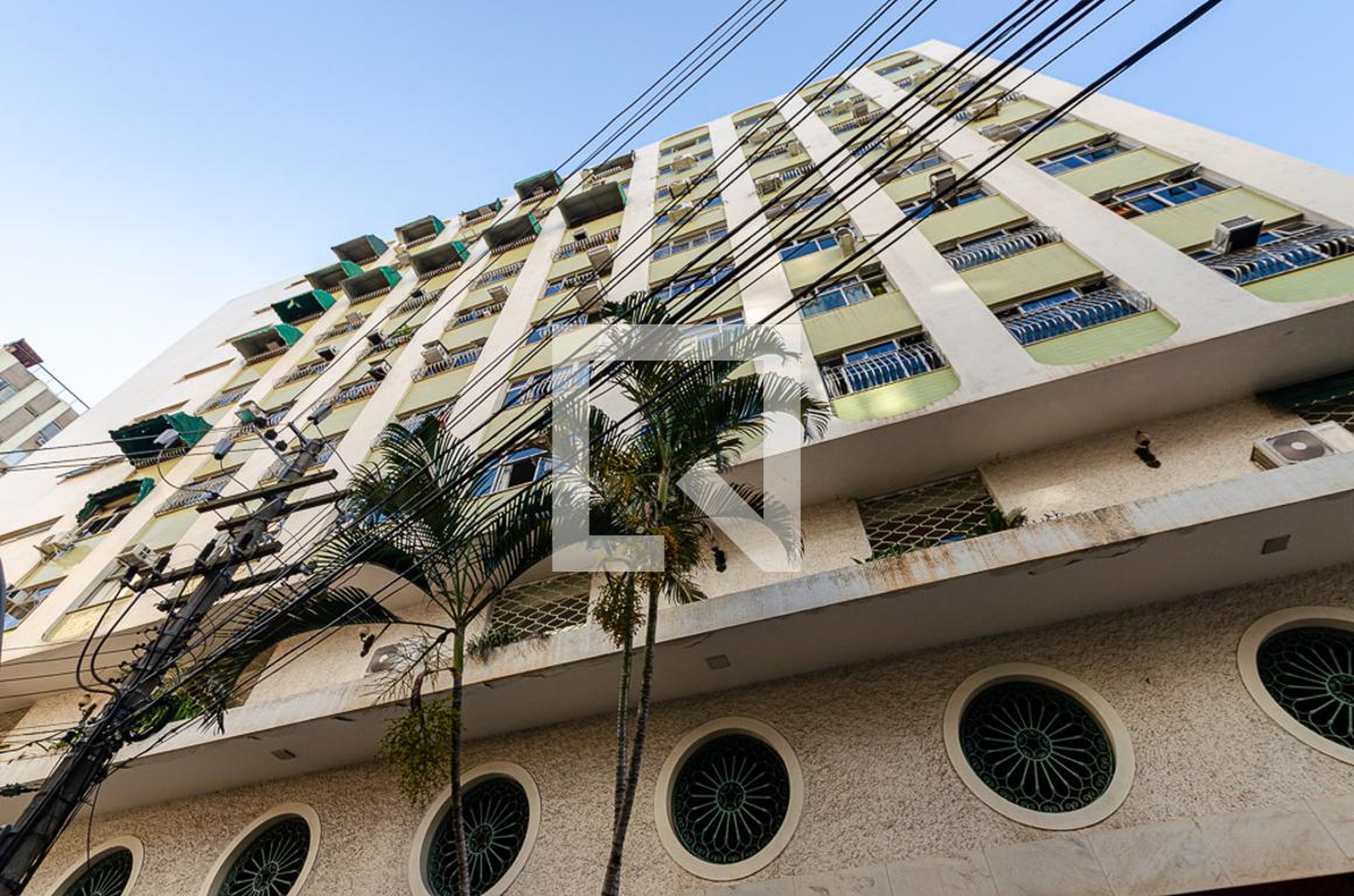 Fachada Condomínio em Rua Lemos Cunha, 802