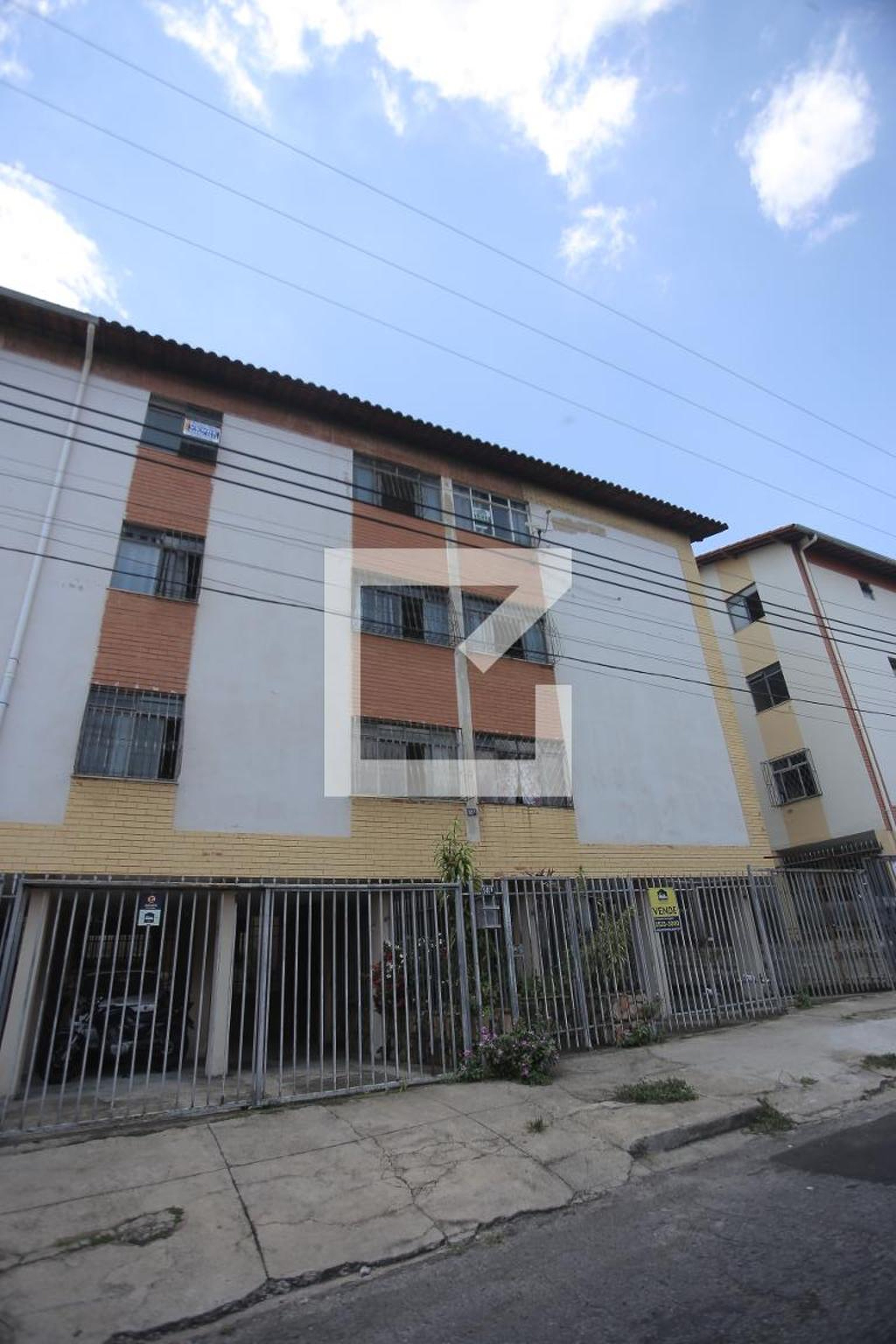 Fachada Condomínio em Rua Emilio Riccaldoni, 141