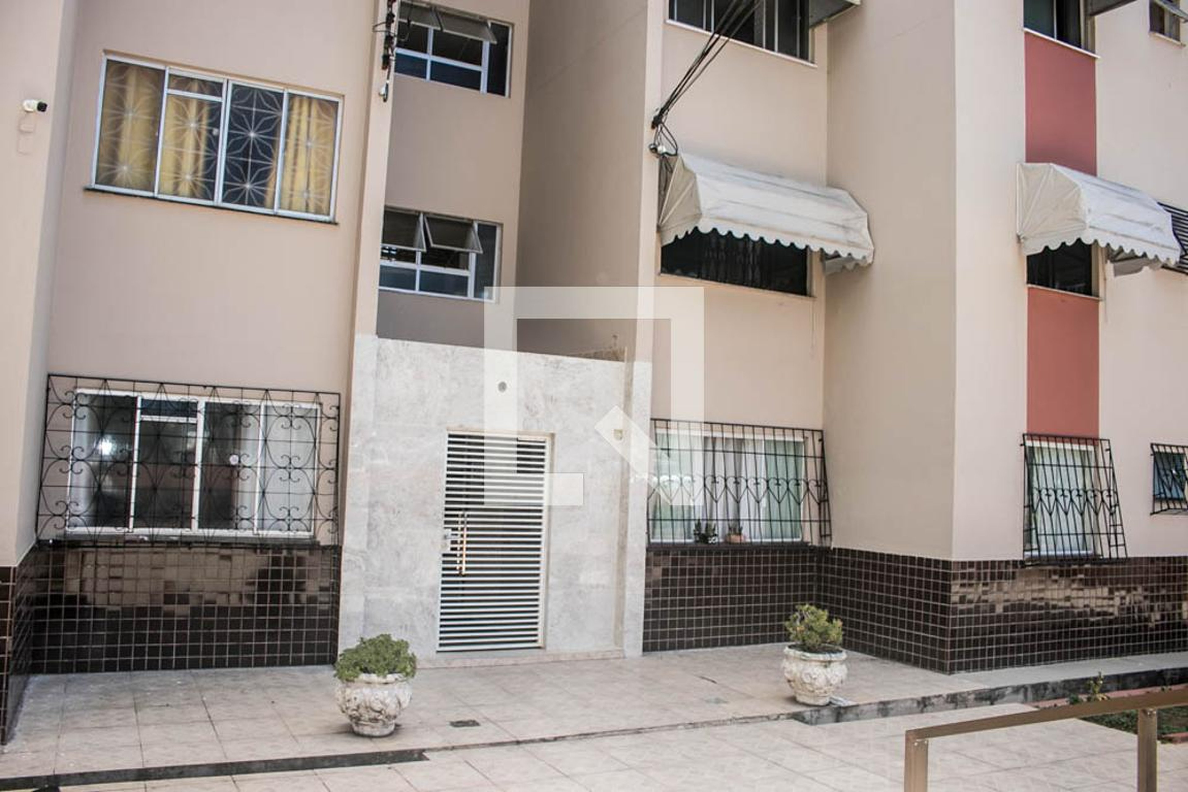 Fachada Condomínio em Rua Aymoré Moreira, 69