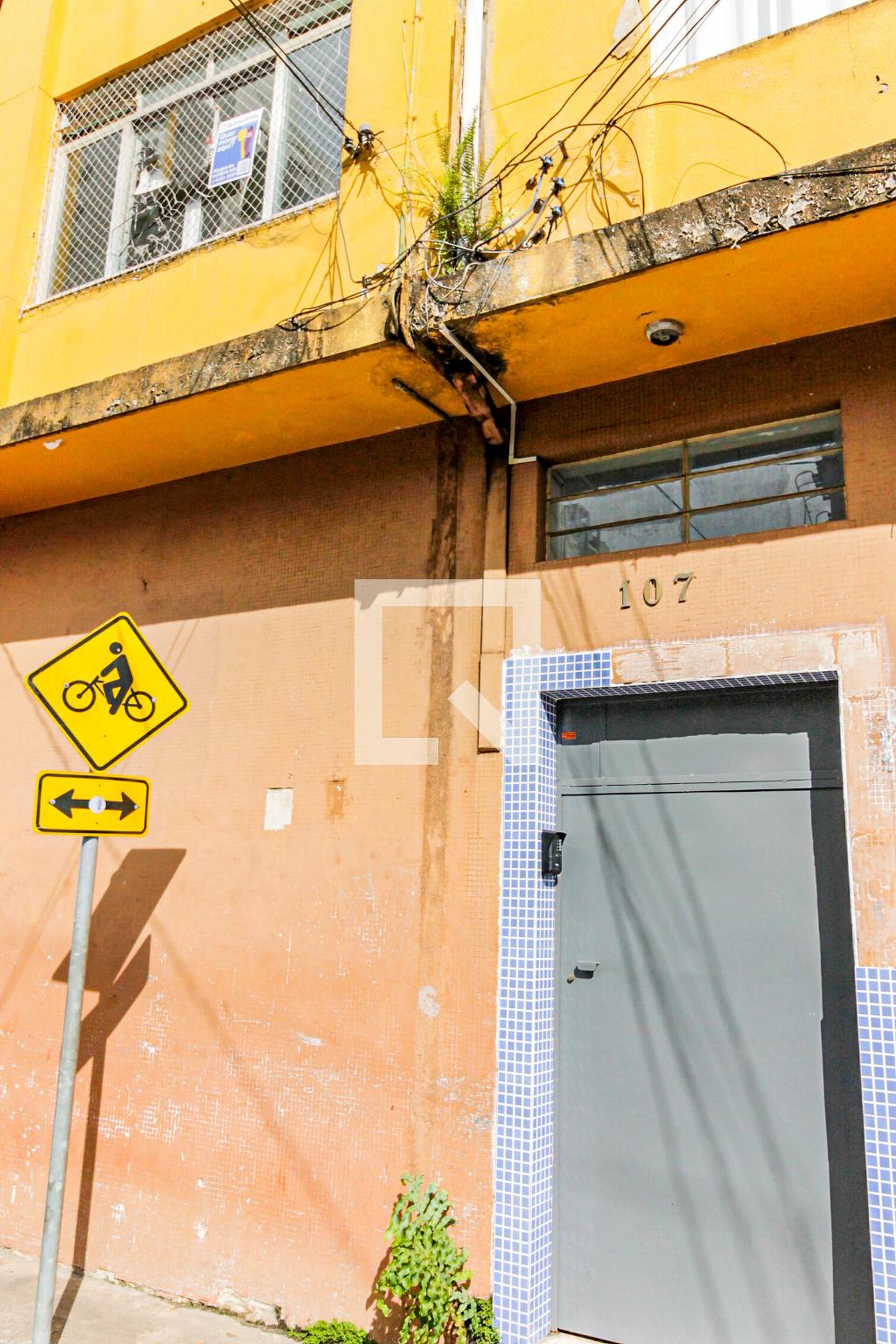 Fachada Condomínio em Rua Pedroso de Camargo, 101