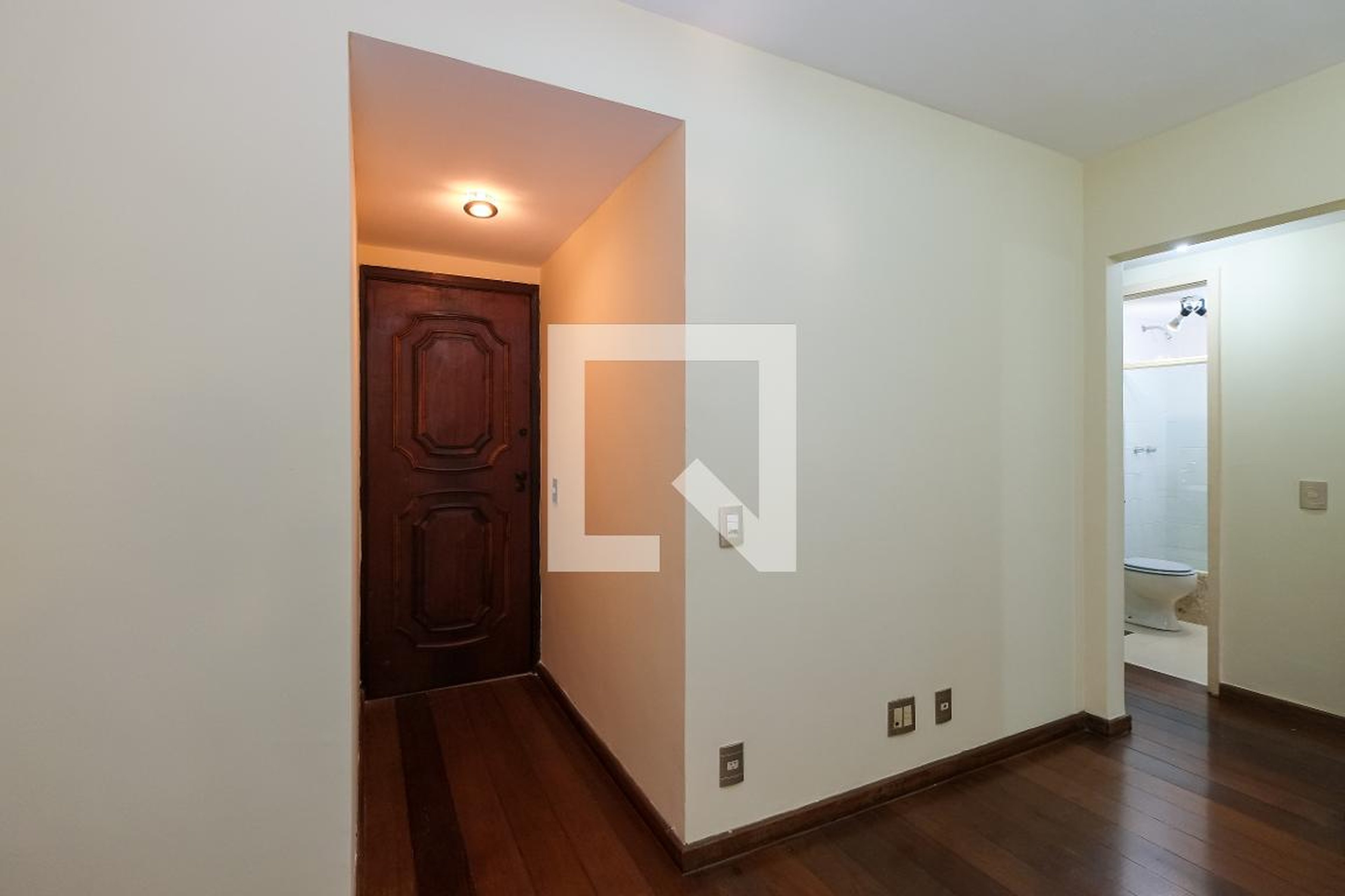 Entrada Condomínio em Rua Carmela Dutra, 99