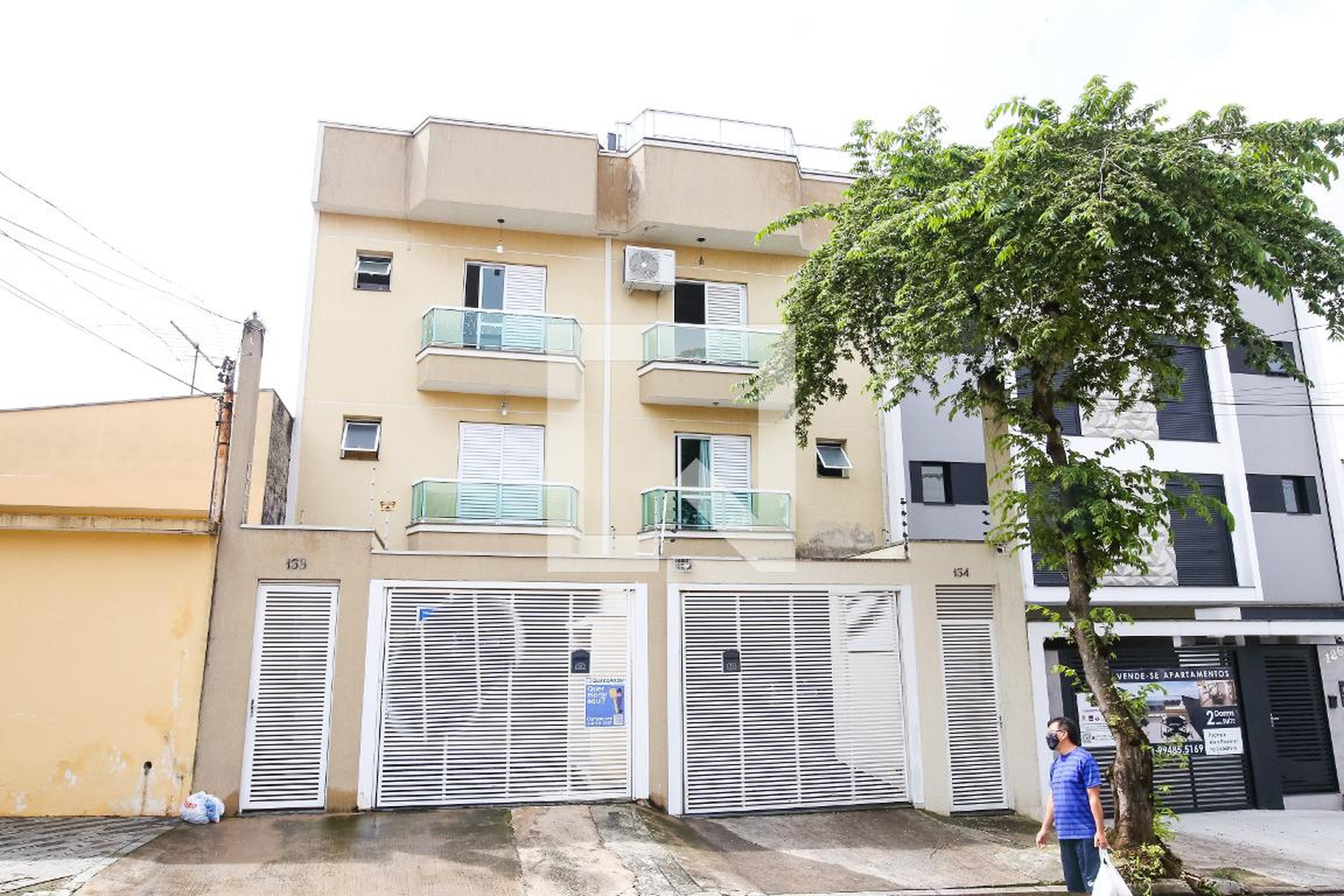 Fachada Condomínio em Rua Haia, 138