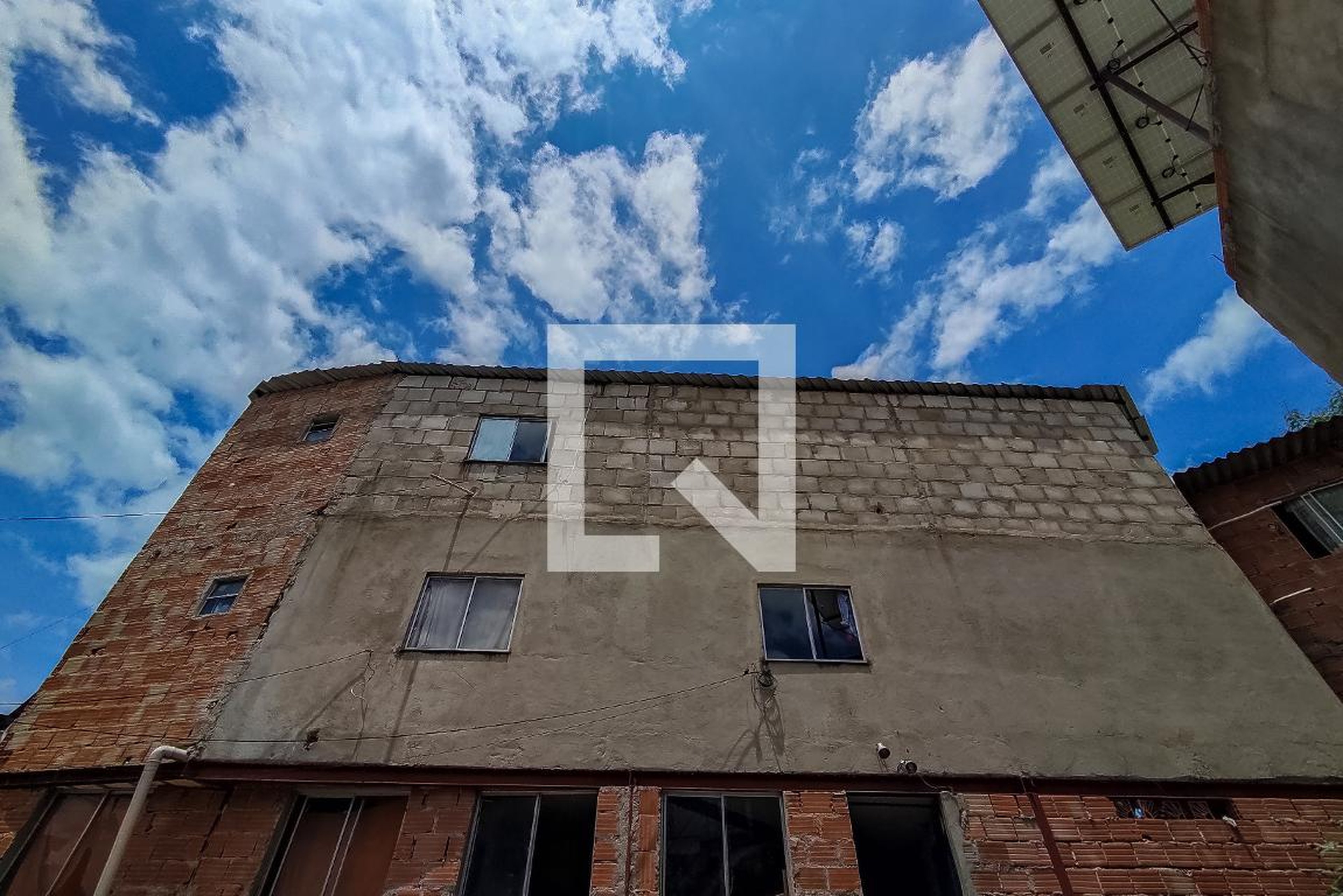 Fachada Condomínio em Rua Queluzita, 302