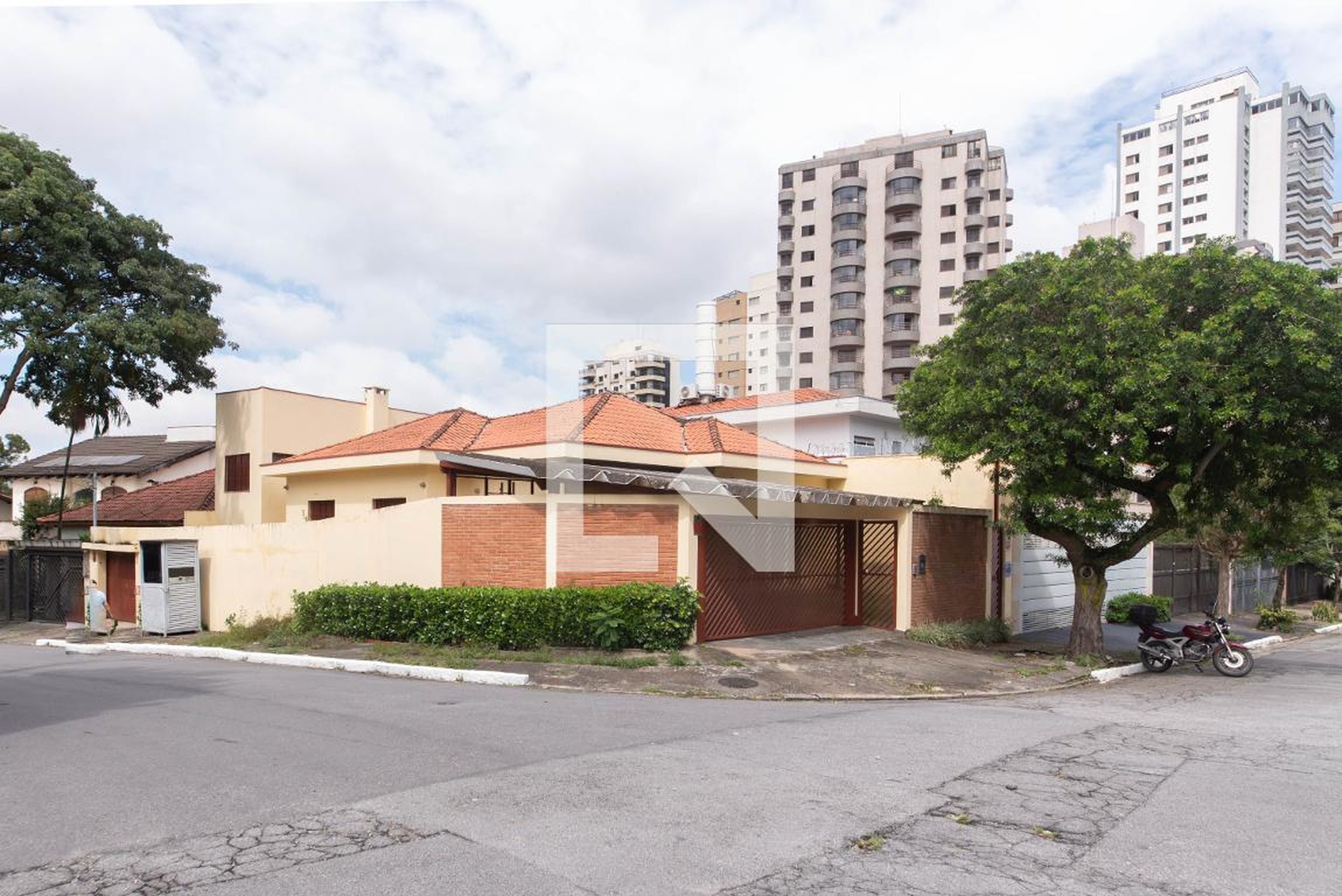 Fachada Condomínio em Rua Tuiucuê, 224