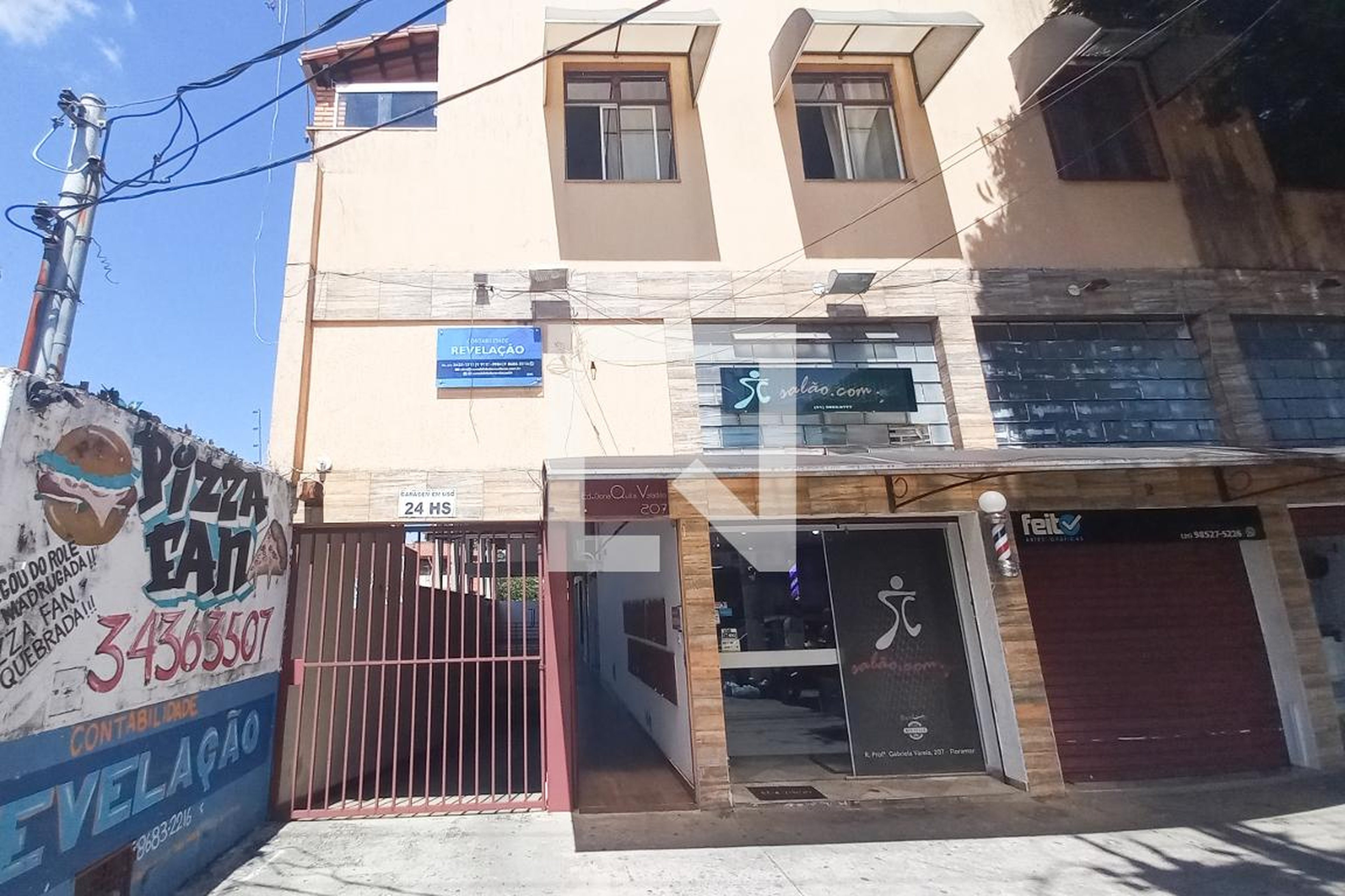 Fachada Condomínio em Rua Professora Gabriela Varela, 207