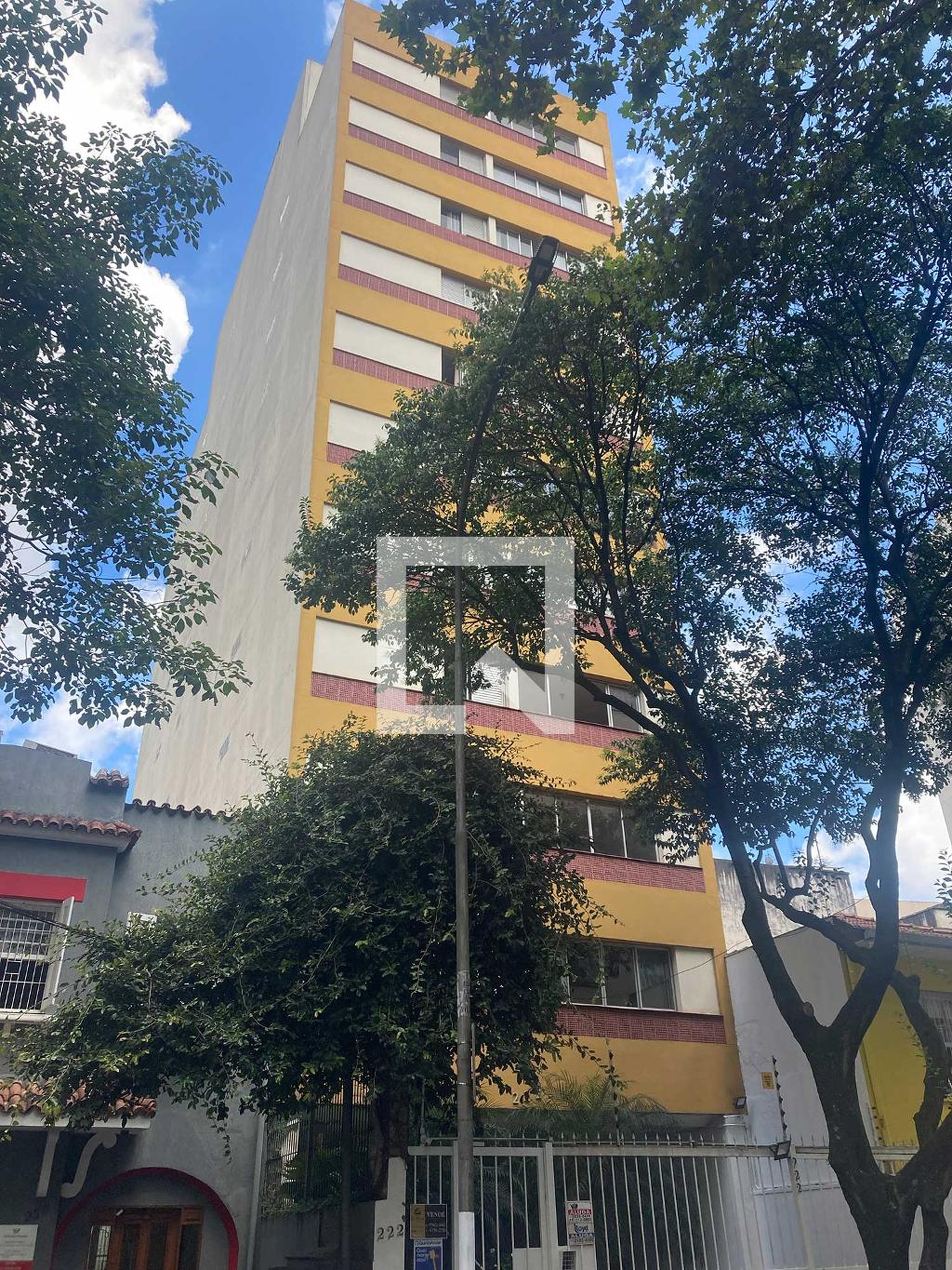 Fachada Condomínio em Rua Áureliano Coutinho, 222