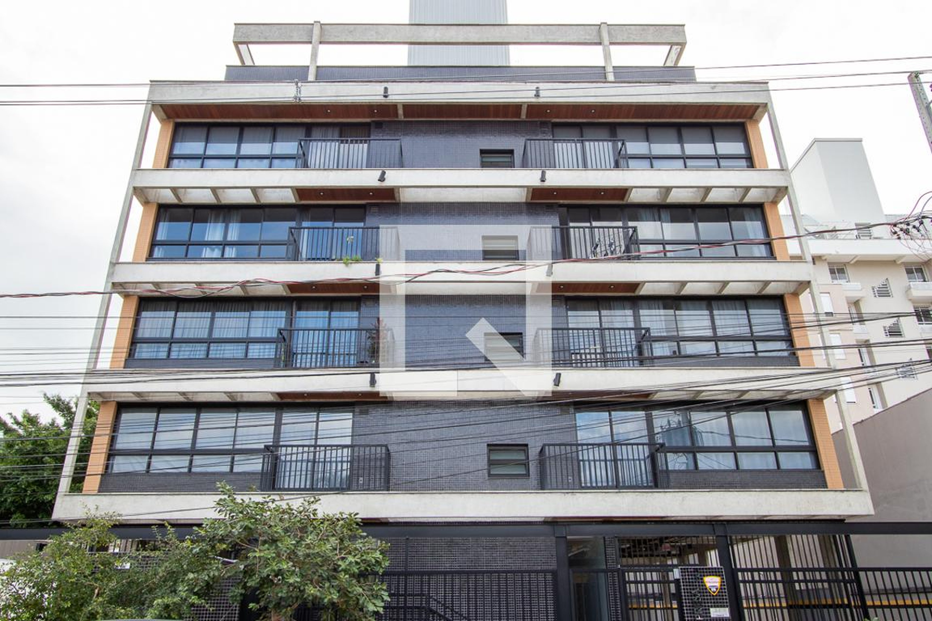 Fachada Condomínio em Rua Juvêncio Costa, 95