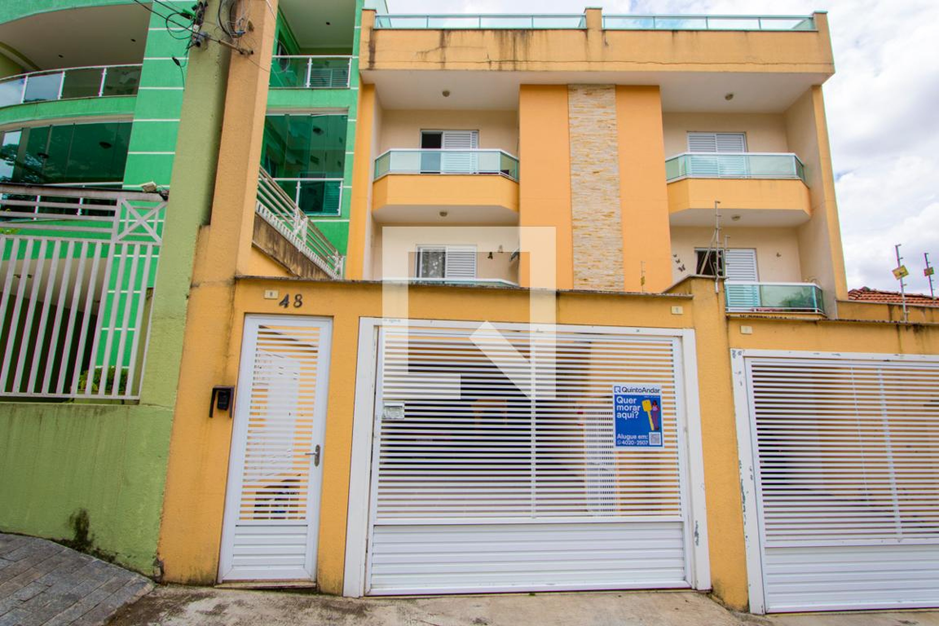 Fachada Condomínio em Rua Vitória, 48