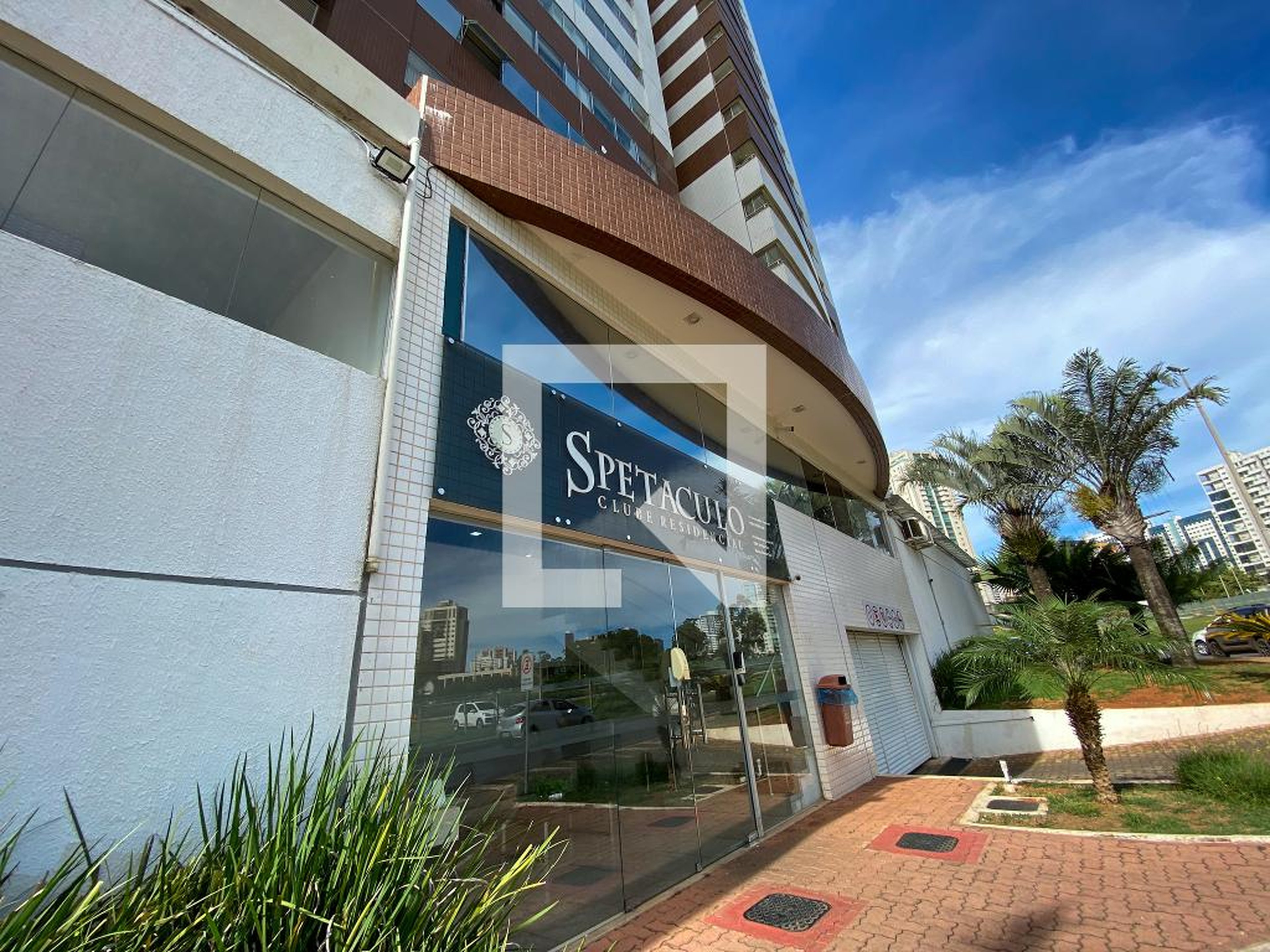 Fachada Condomínio em Avenida Sibipiruna, 1