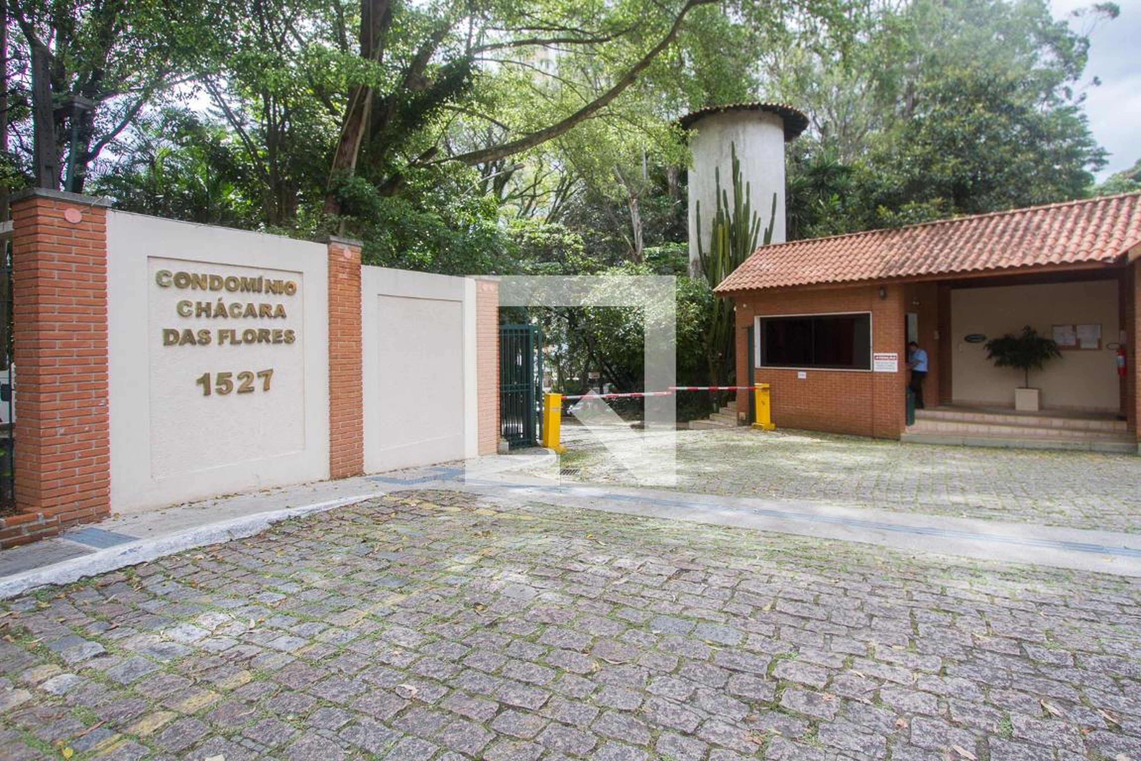 Fachada do Condomínio Condomínio Chácara das Flores