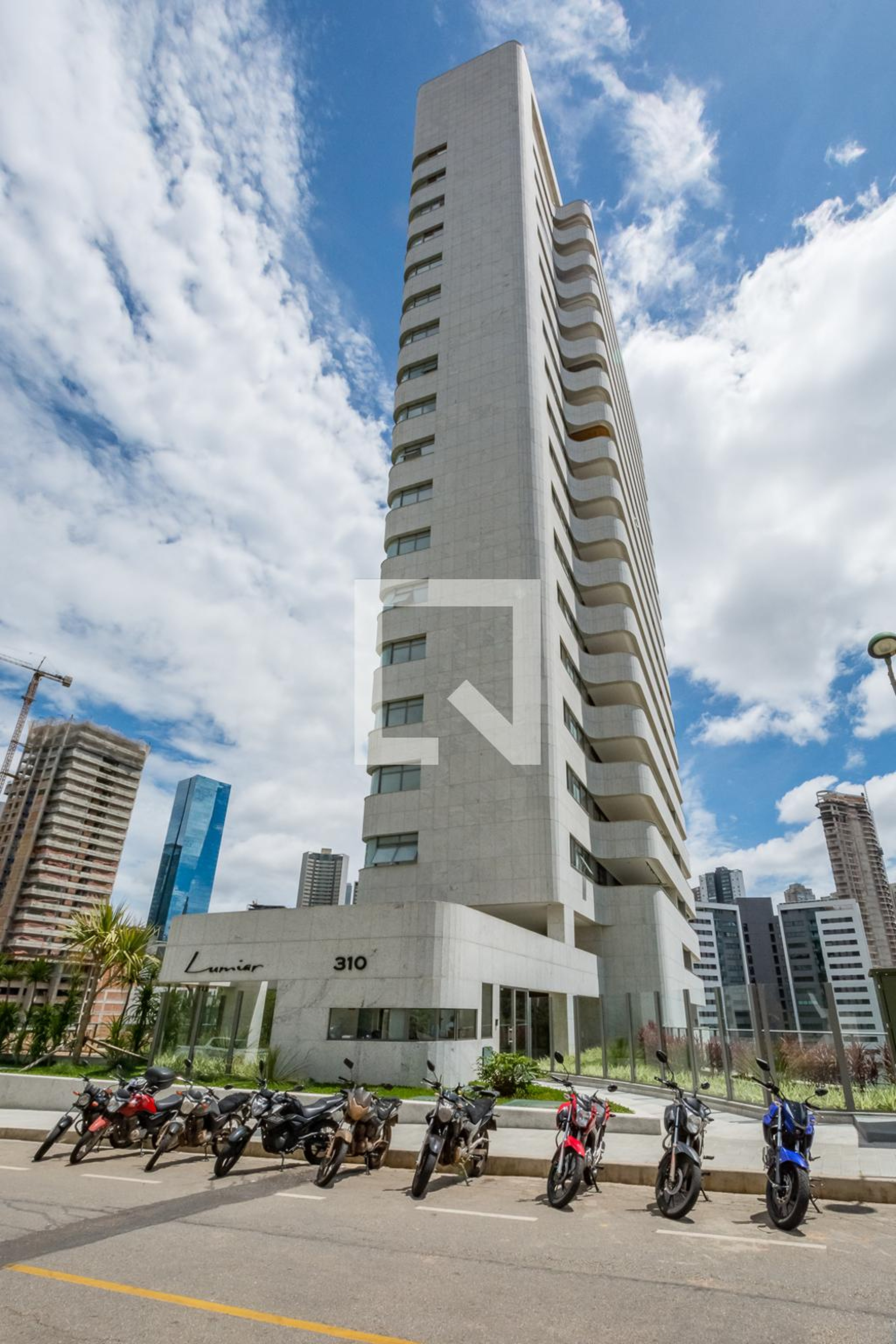Fachada Condomínio em Rua das Acácias, 310
