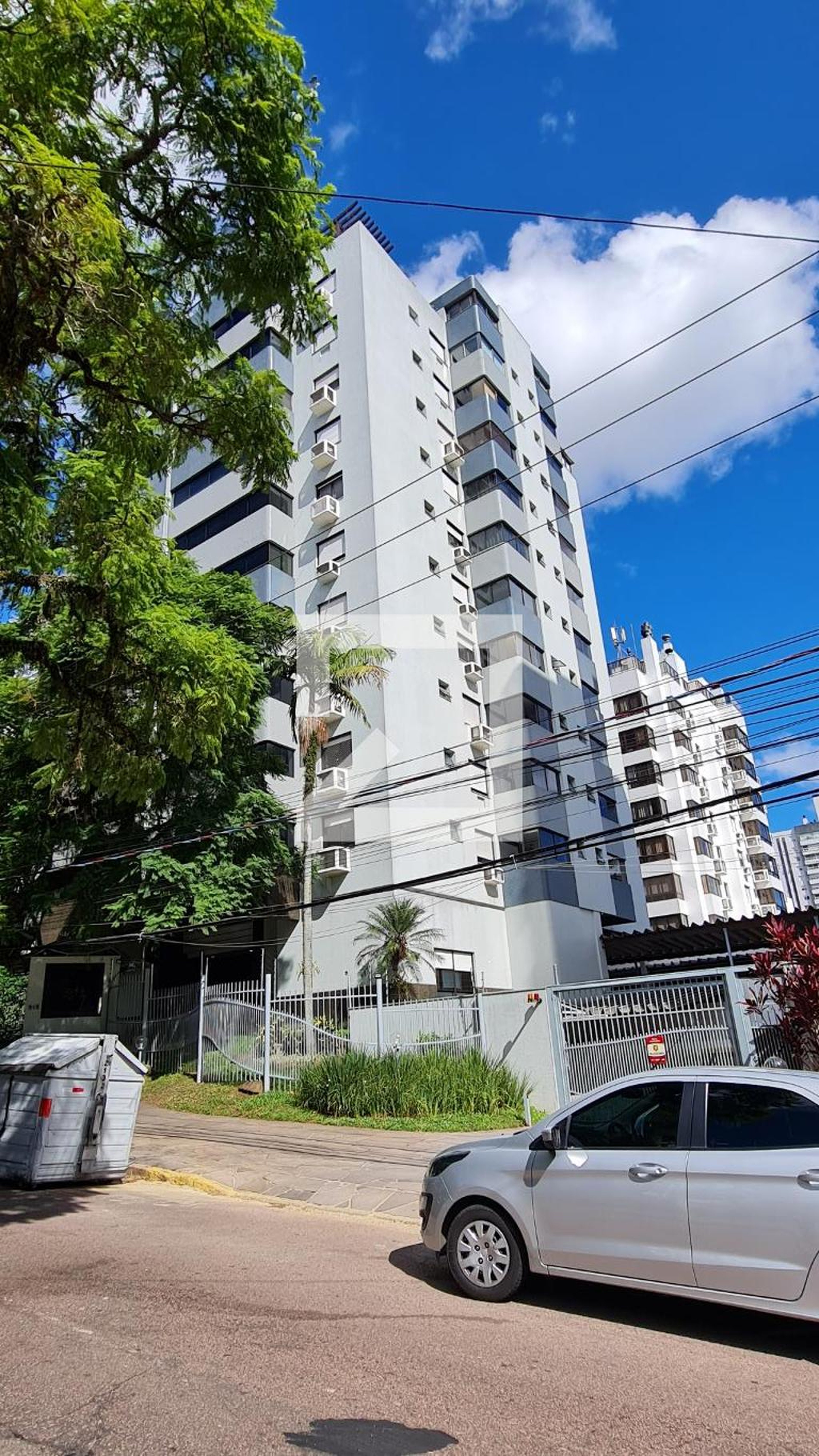 Fachada do Prédio Condomínio Solar dos Platanos