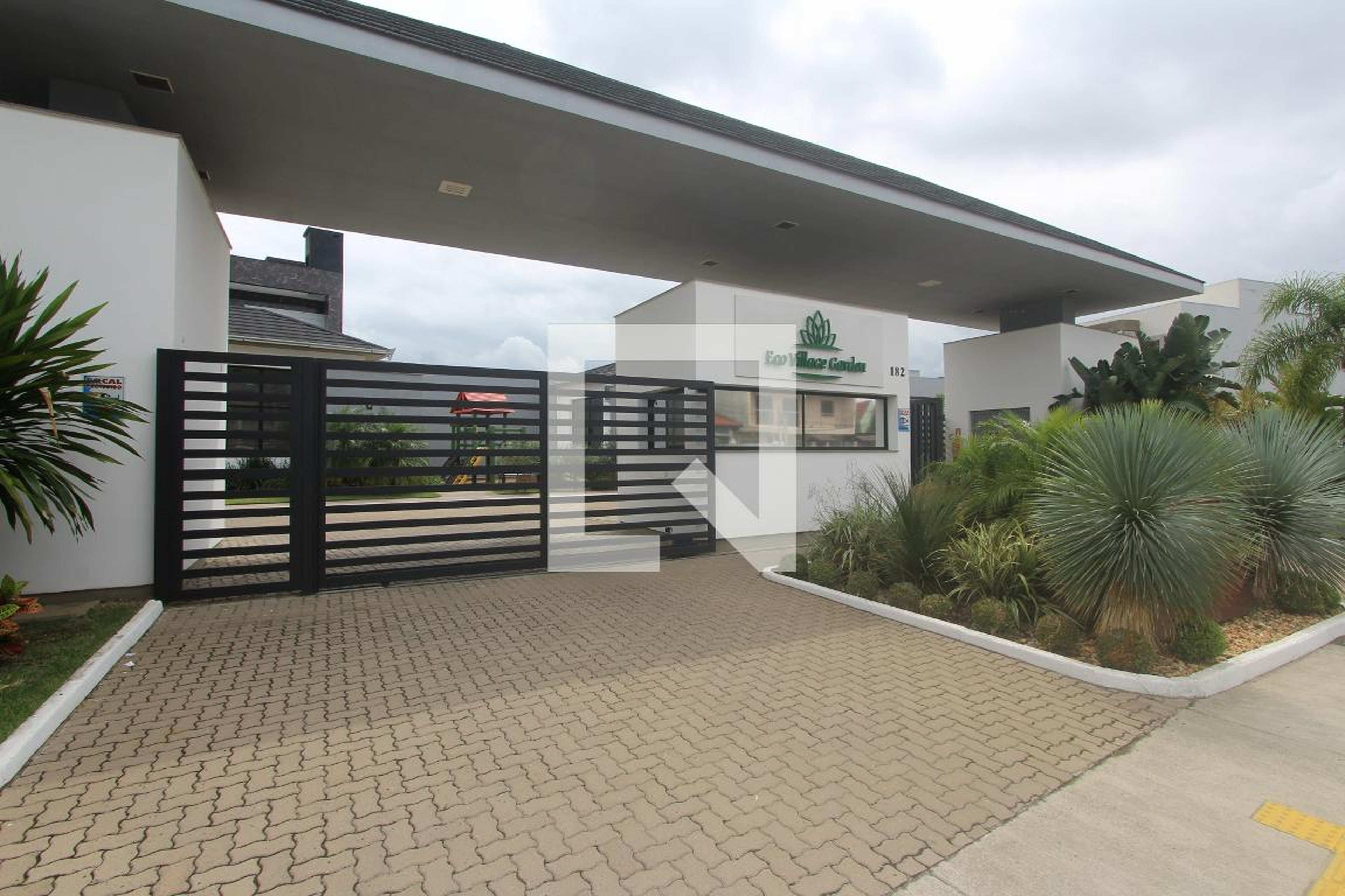 Fachada do Condomínio Residencial Eco Village Garden