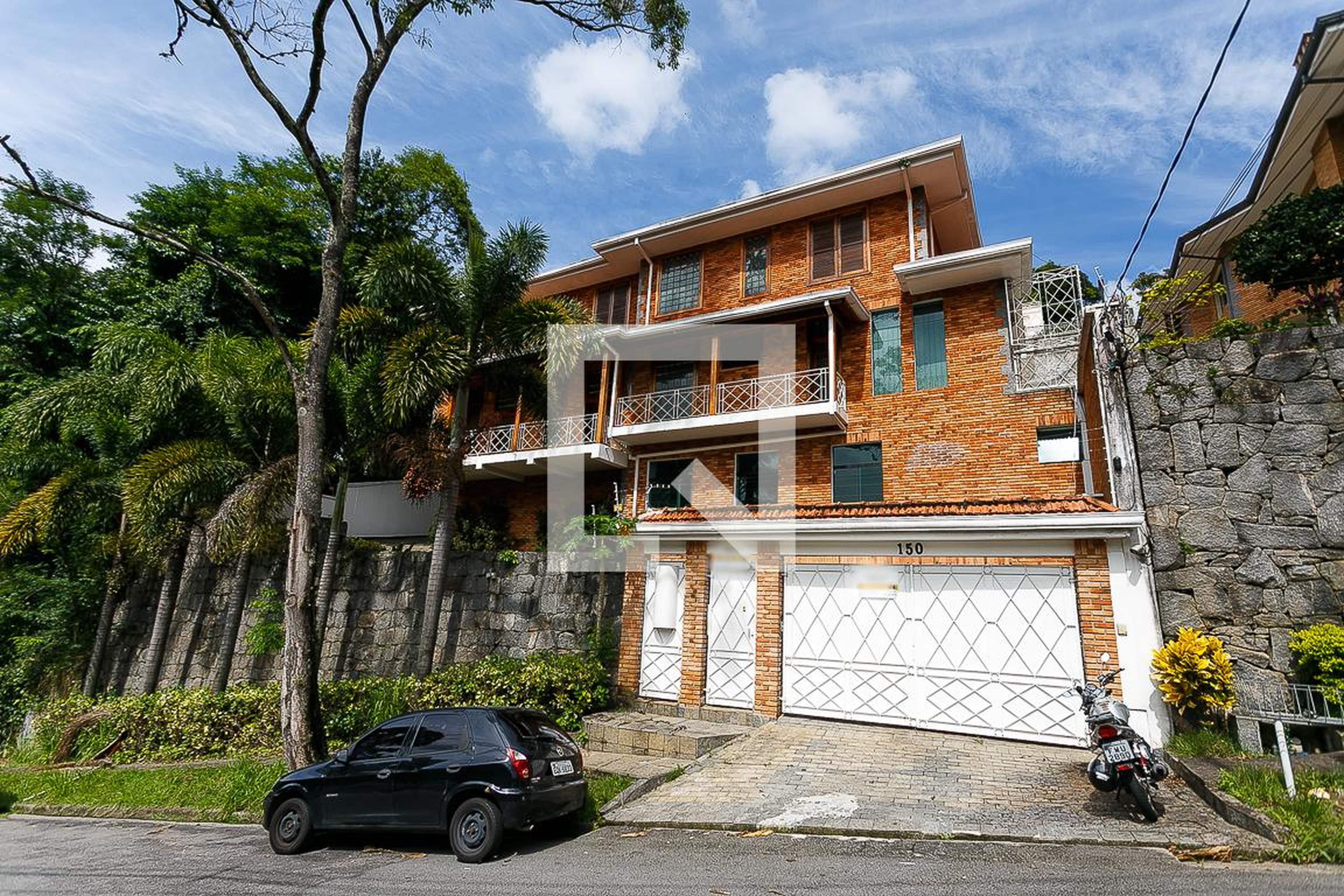 Fachada Condomínio em R. Albertina de Oliveira Godinho, 150