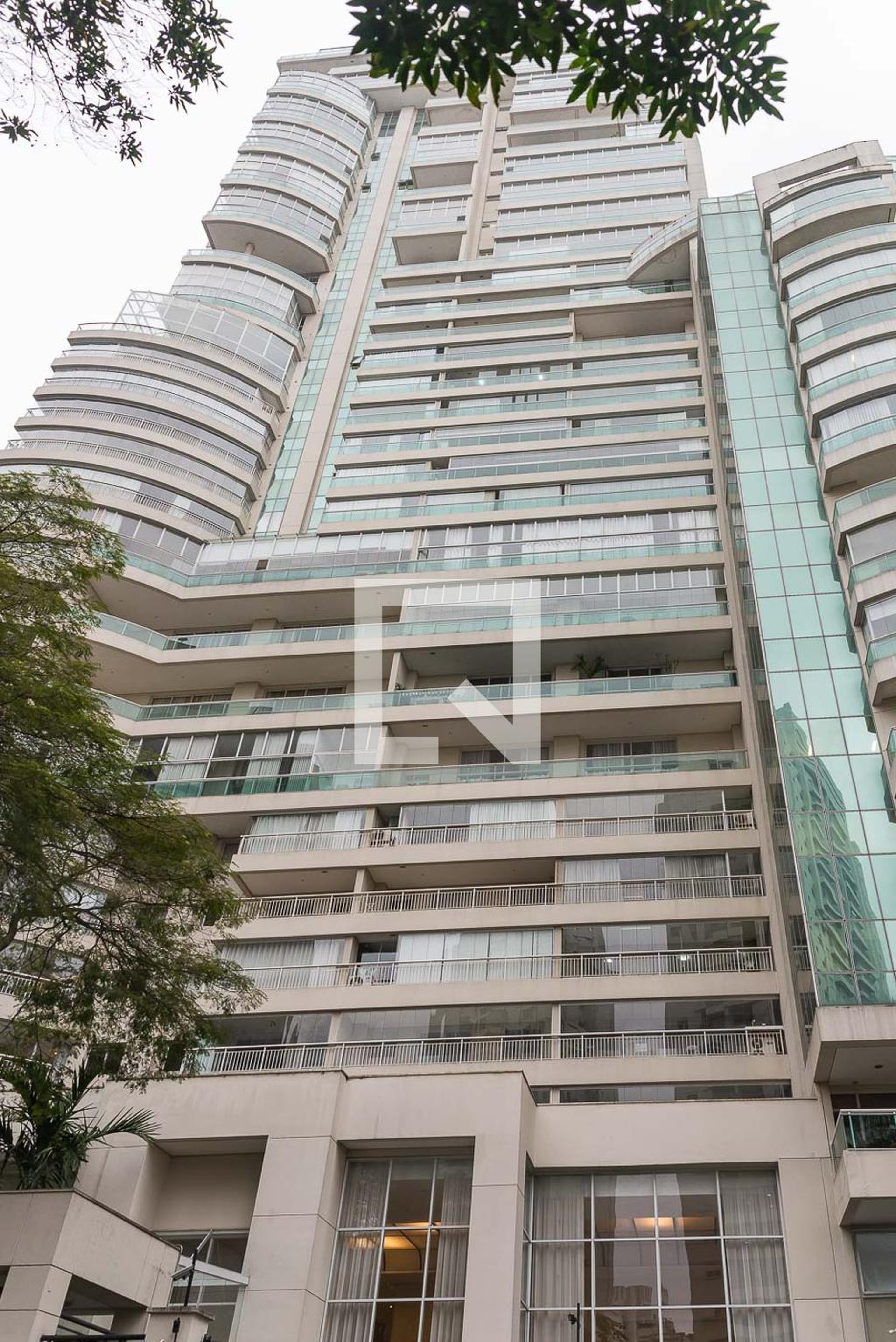 Fachada Condomínio em Alameda Ministro Rocha Azevedo, 32