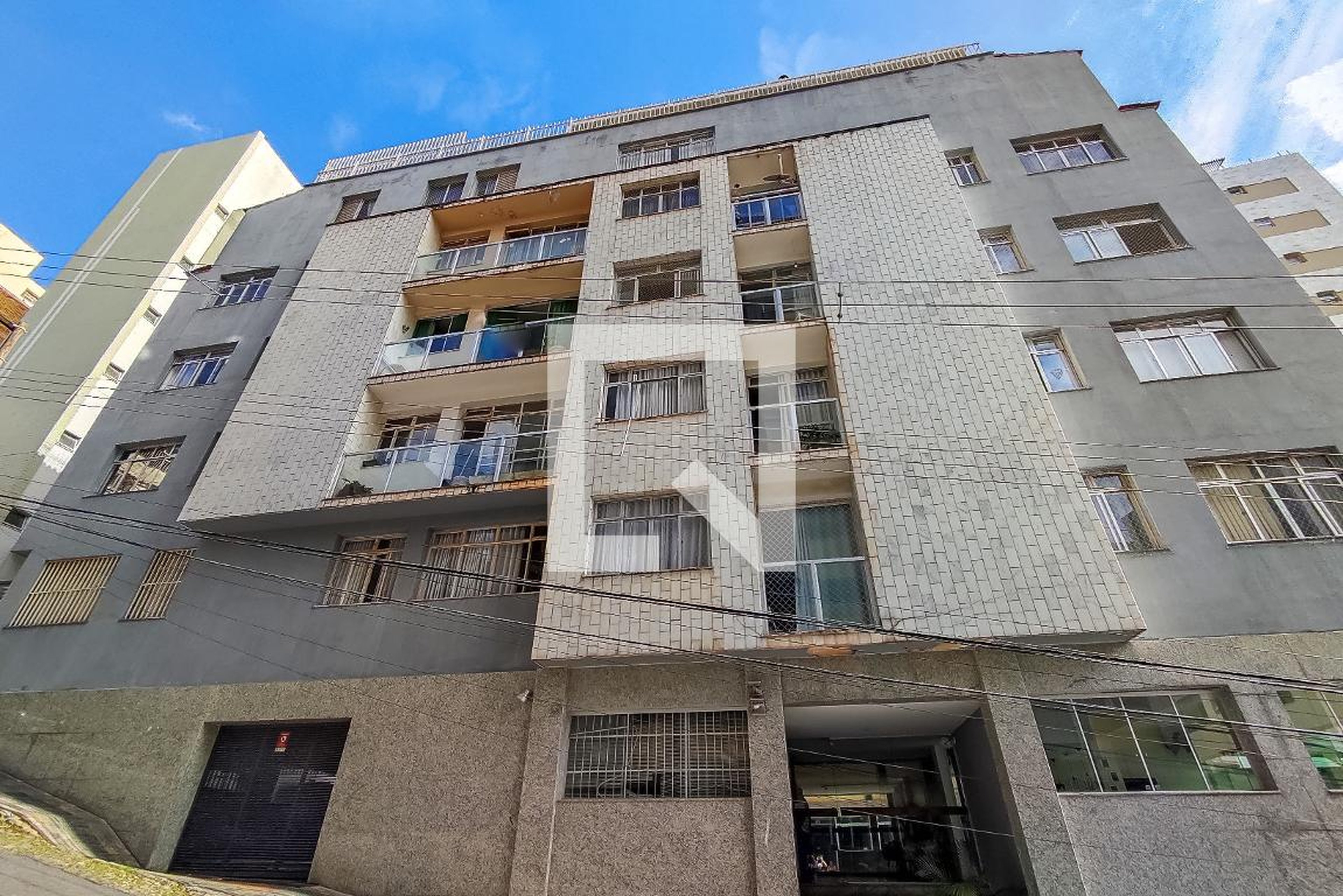 Fachada Condomínio em Rua Professor Aníbal de Matos, 320