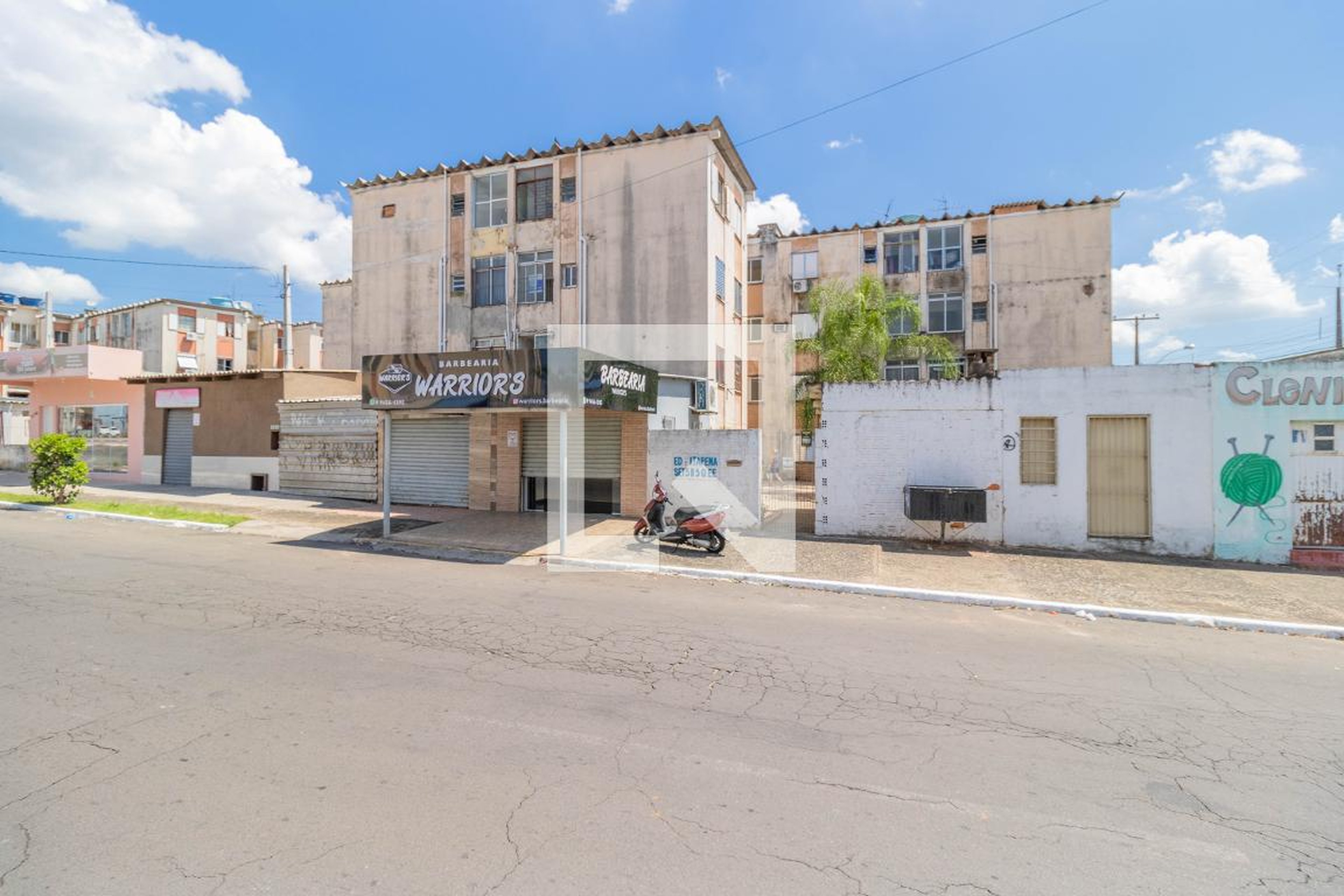 Fachada do condomínio Condomínio em Quadra Ee Cinco, 5