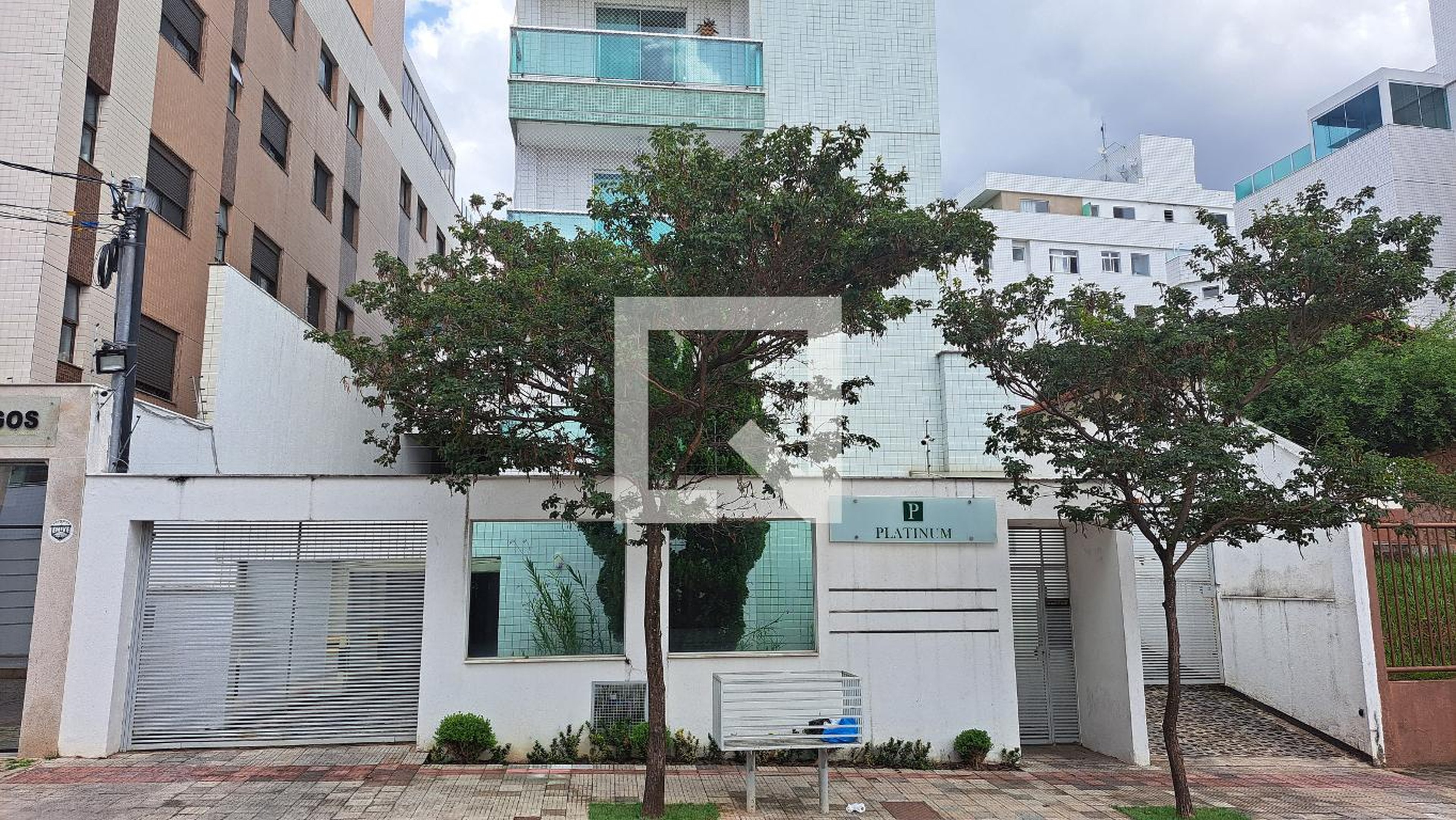 Fachada do prédio Condomínio em Rua Castelo de Óbidos, 421