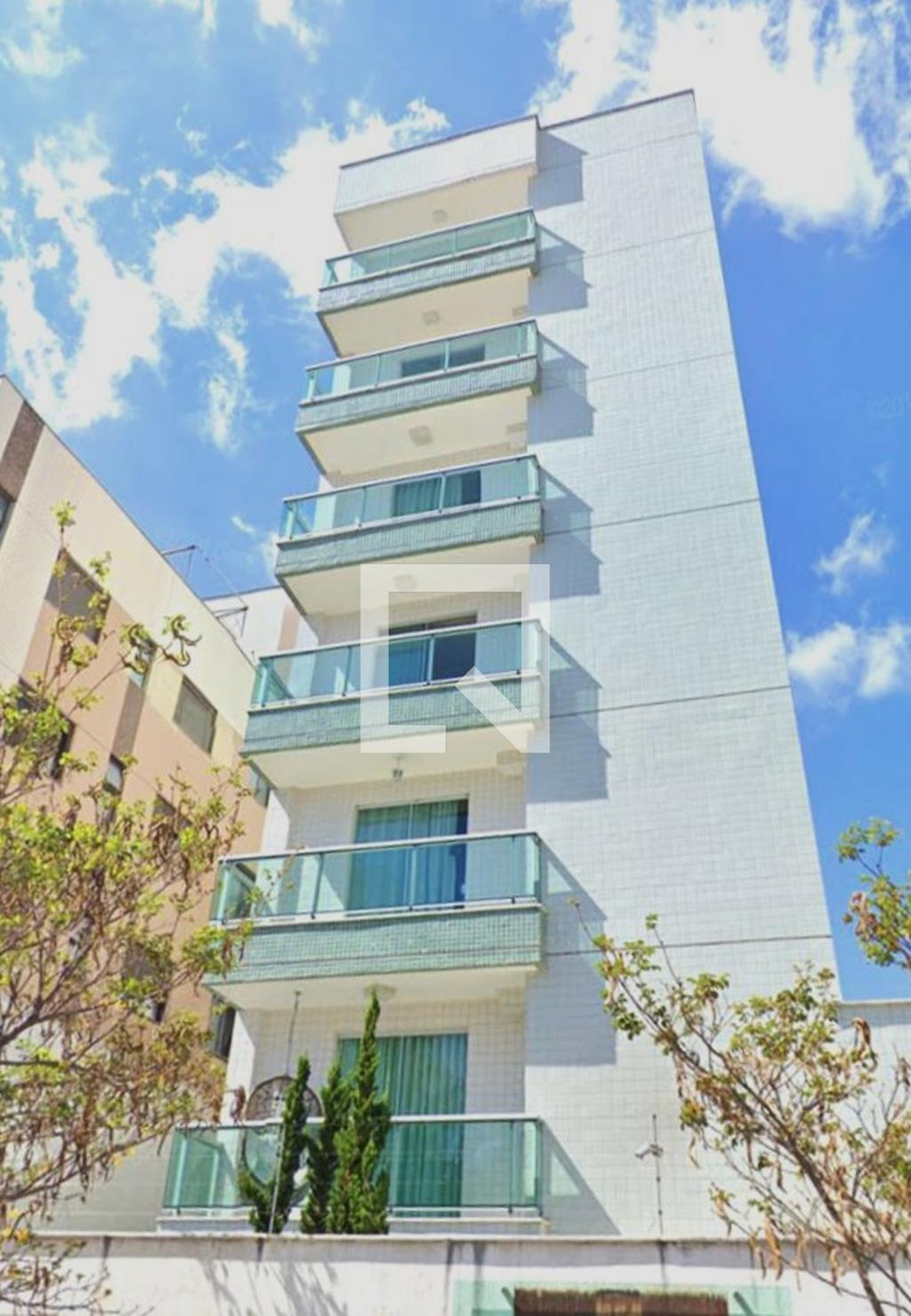 Fachada do prédio Condomínio em Rua Castelo de Óbidos, 421