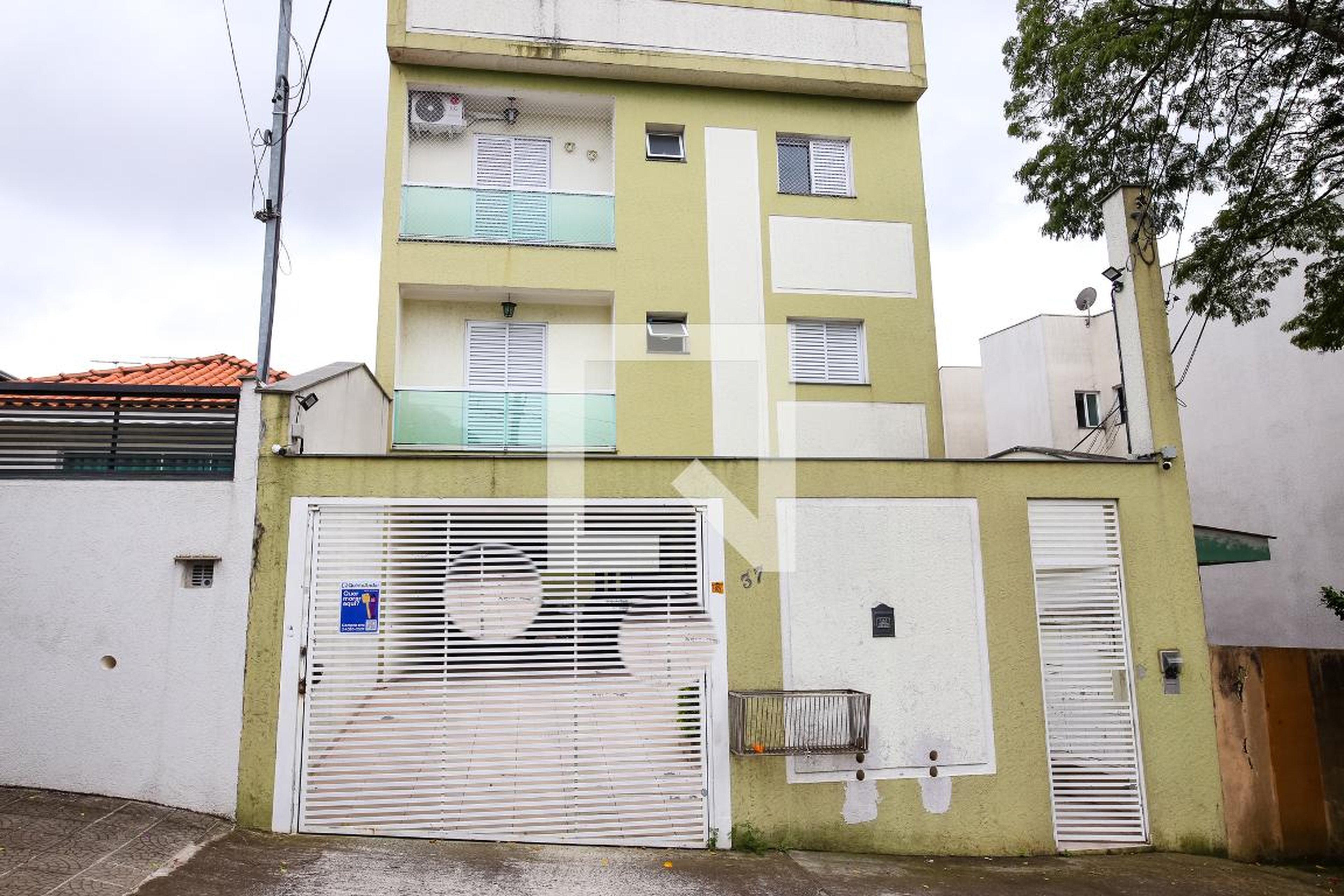 Fachada Condomínio em Rua Lavrinhas, 37