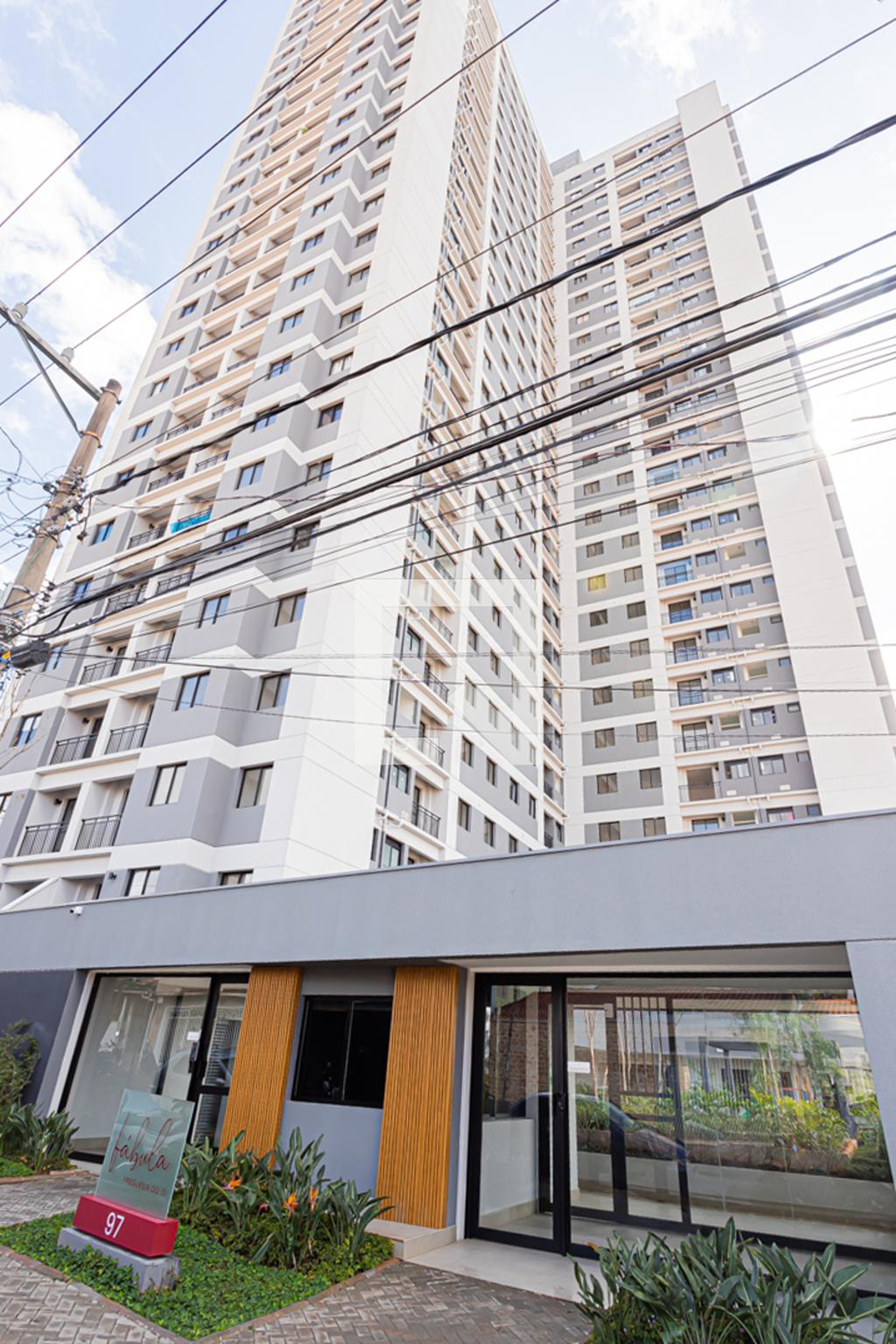 Fachada Condomínio em Rua Cândida Franco de Barros, 95