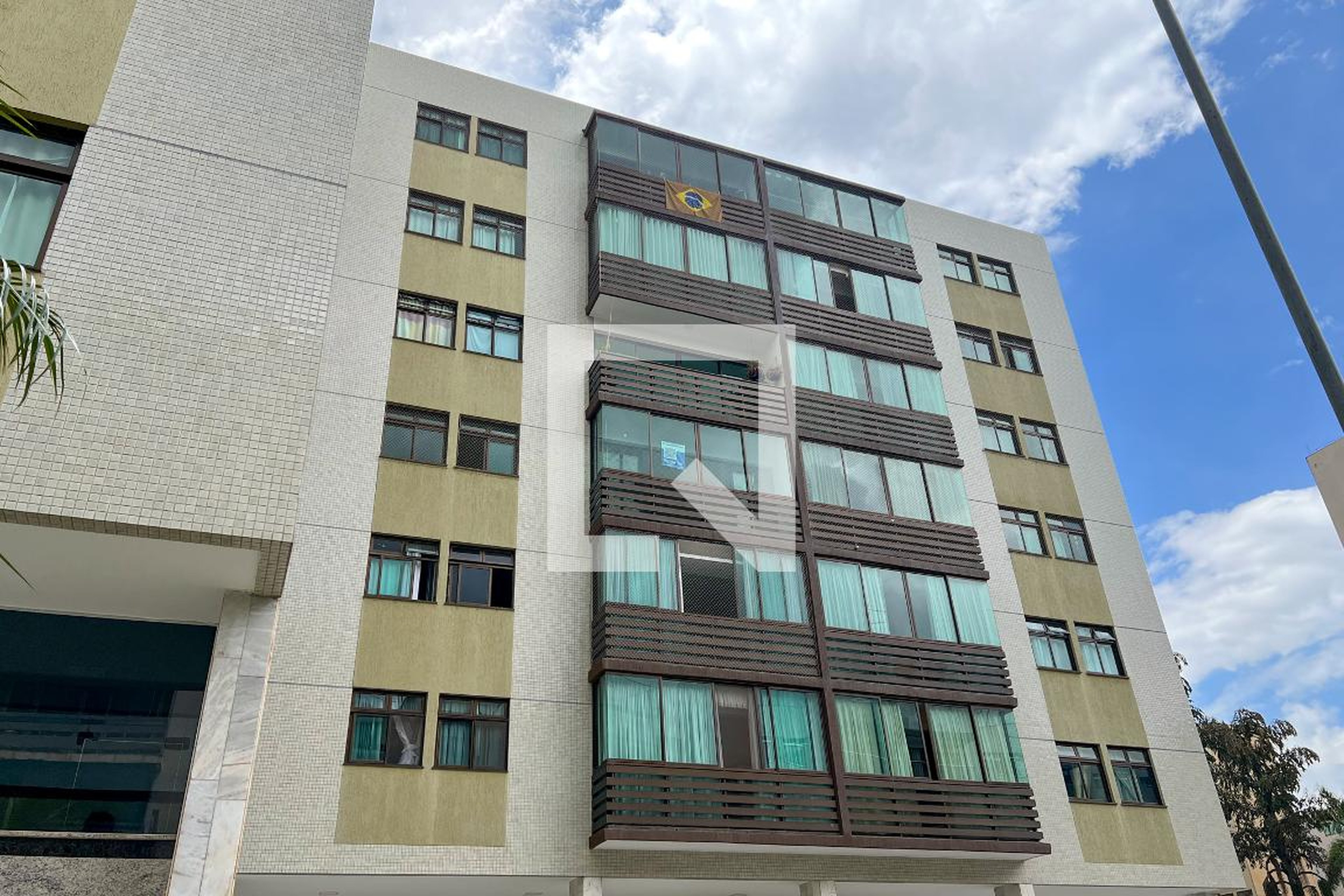 Fachada do Prédio Condomínio em Aos, Bloco B - Apto 