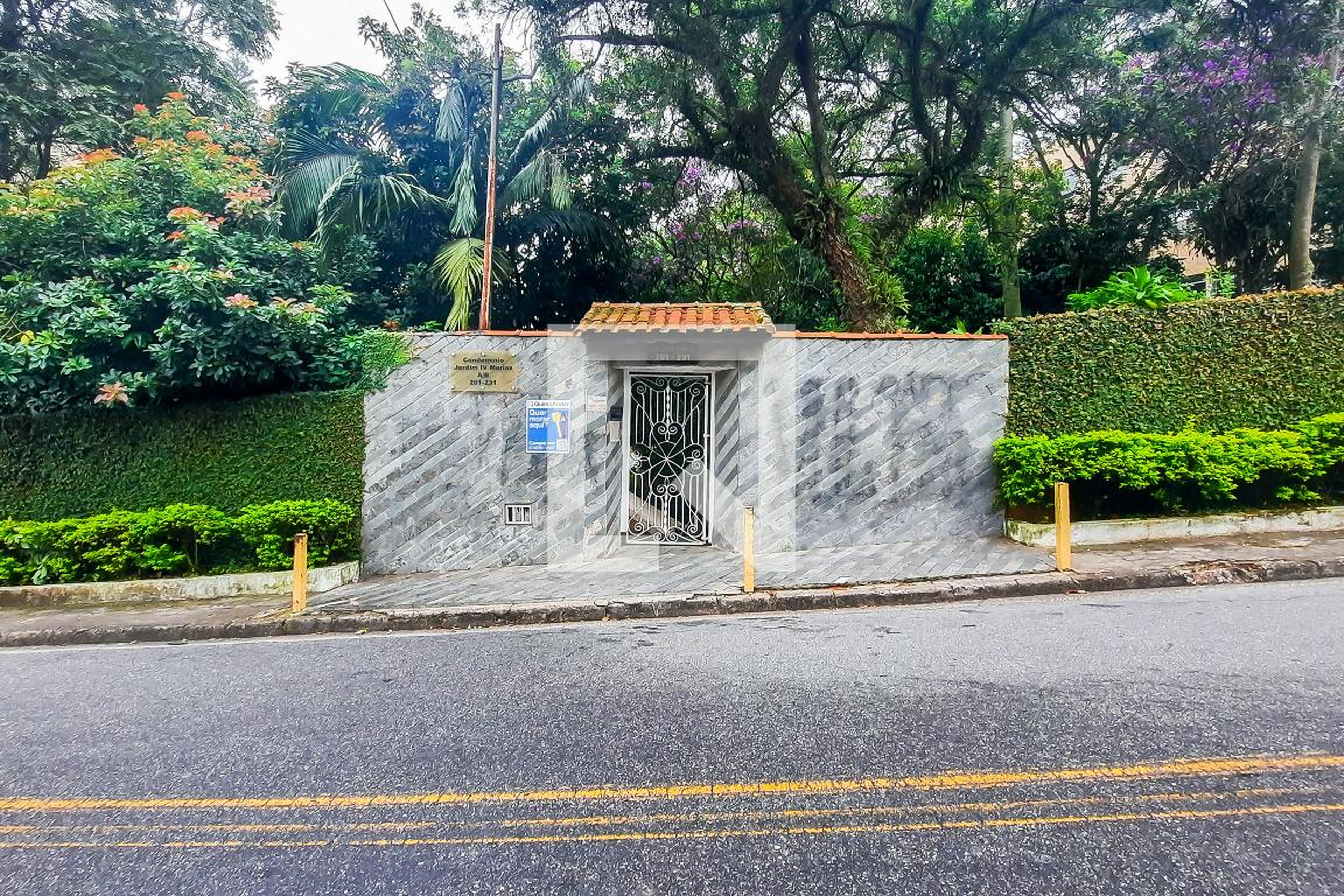 Fachada do Condomínio Condomínio IV Marias