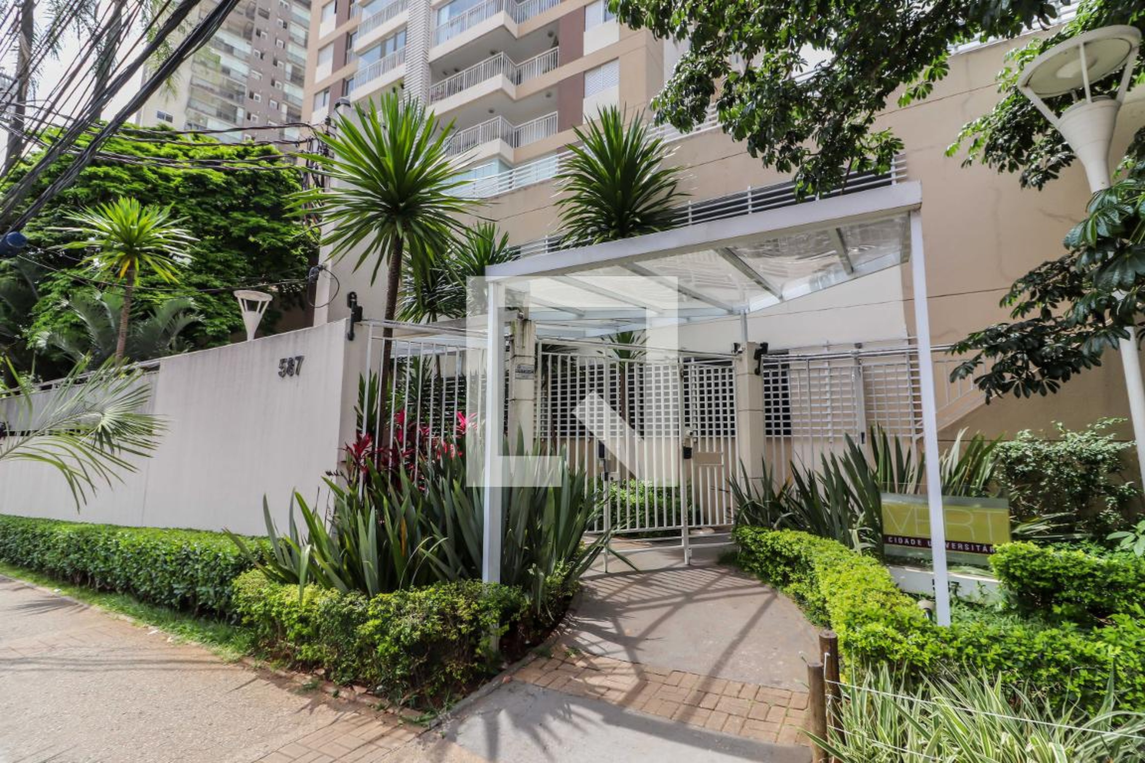 Fachada do Condomínio Condomínio Vert Cidade Universitária