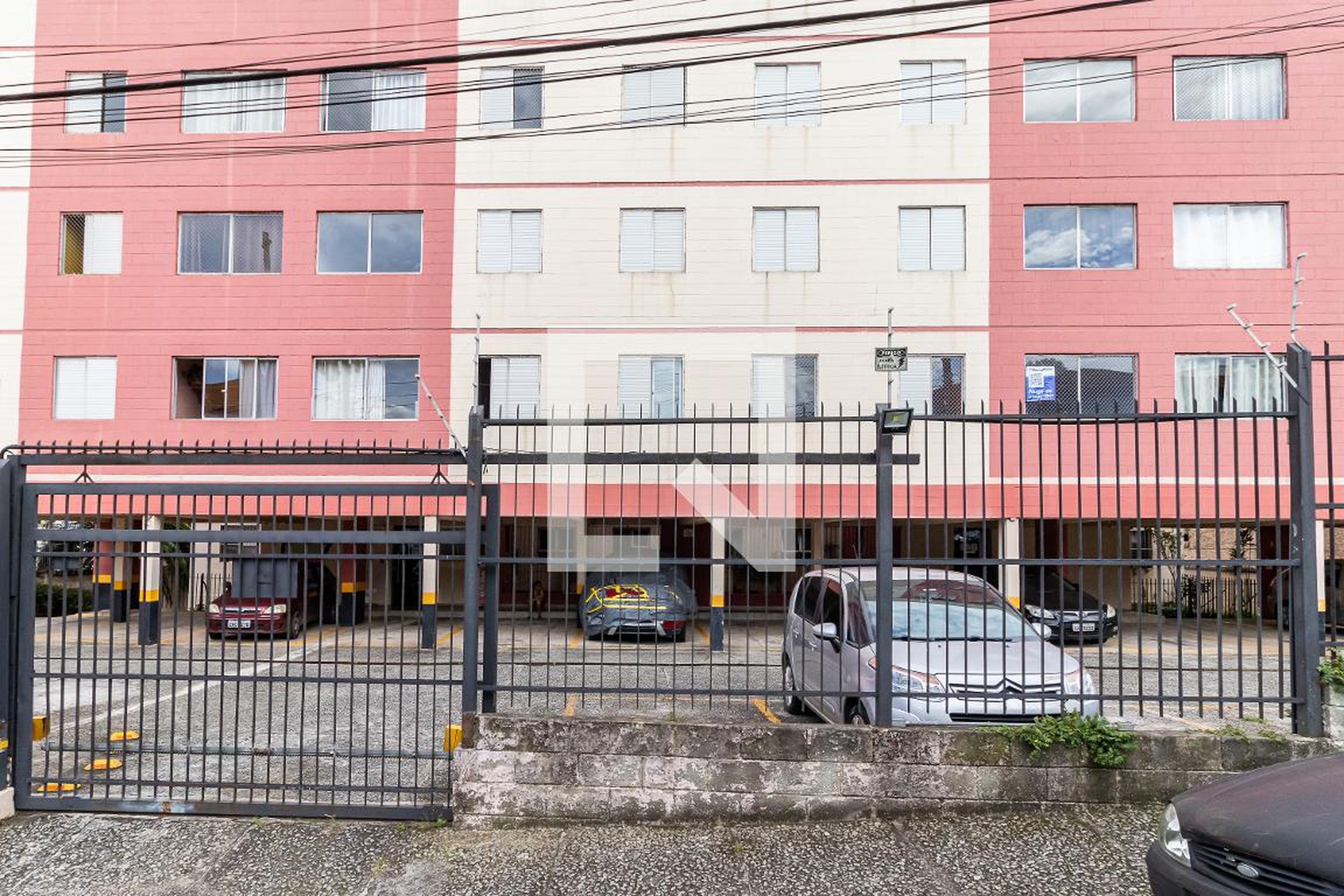 Fachada do Condomínio Edifício Residencial Samas I