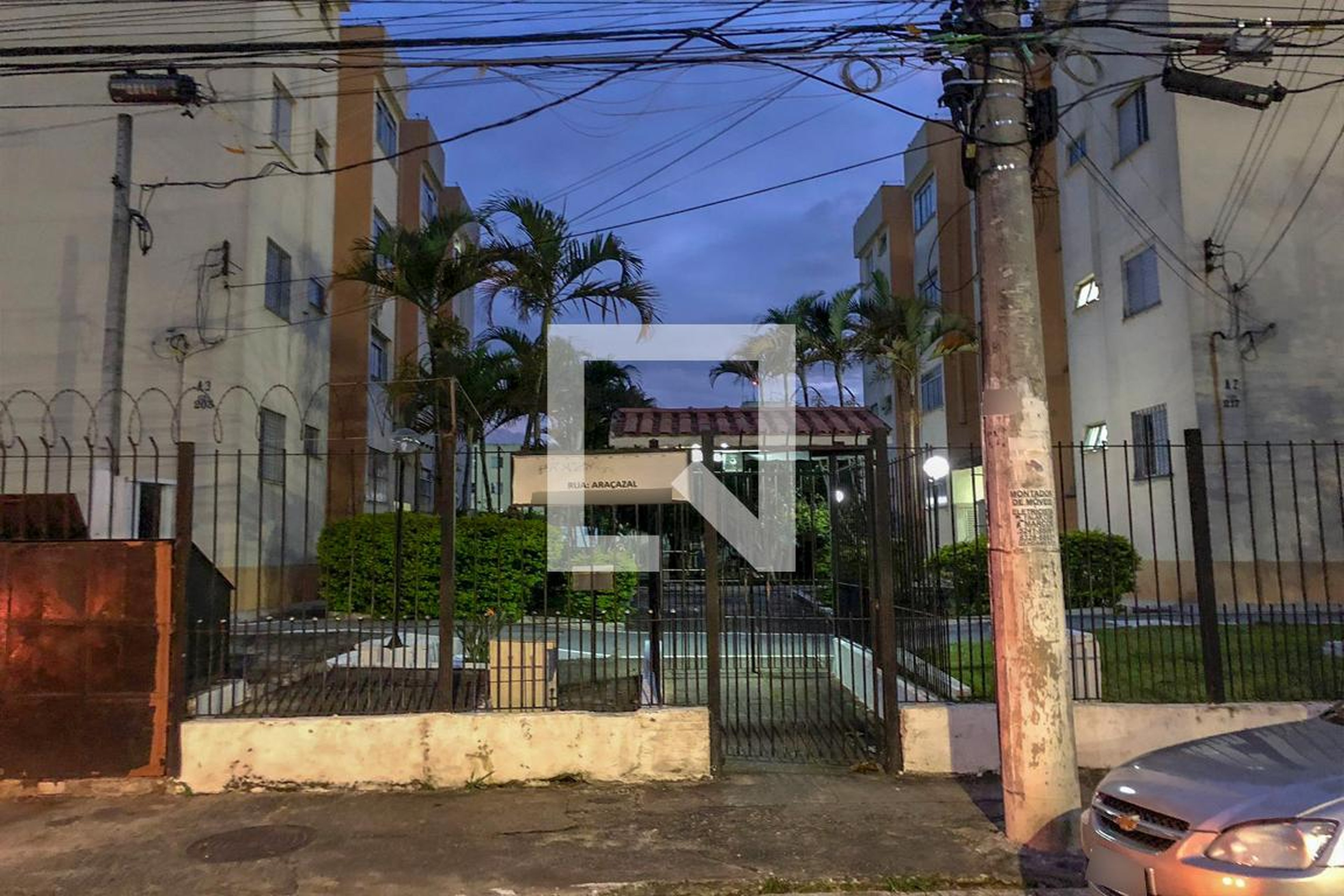 Fachada do Prédio Condomínio em Rua Araçazal, 217