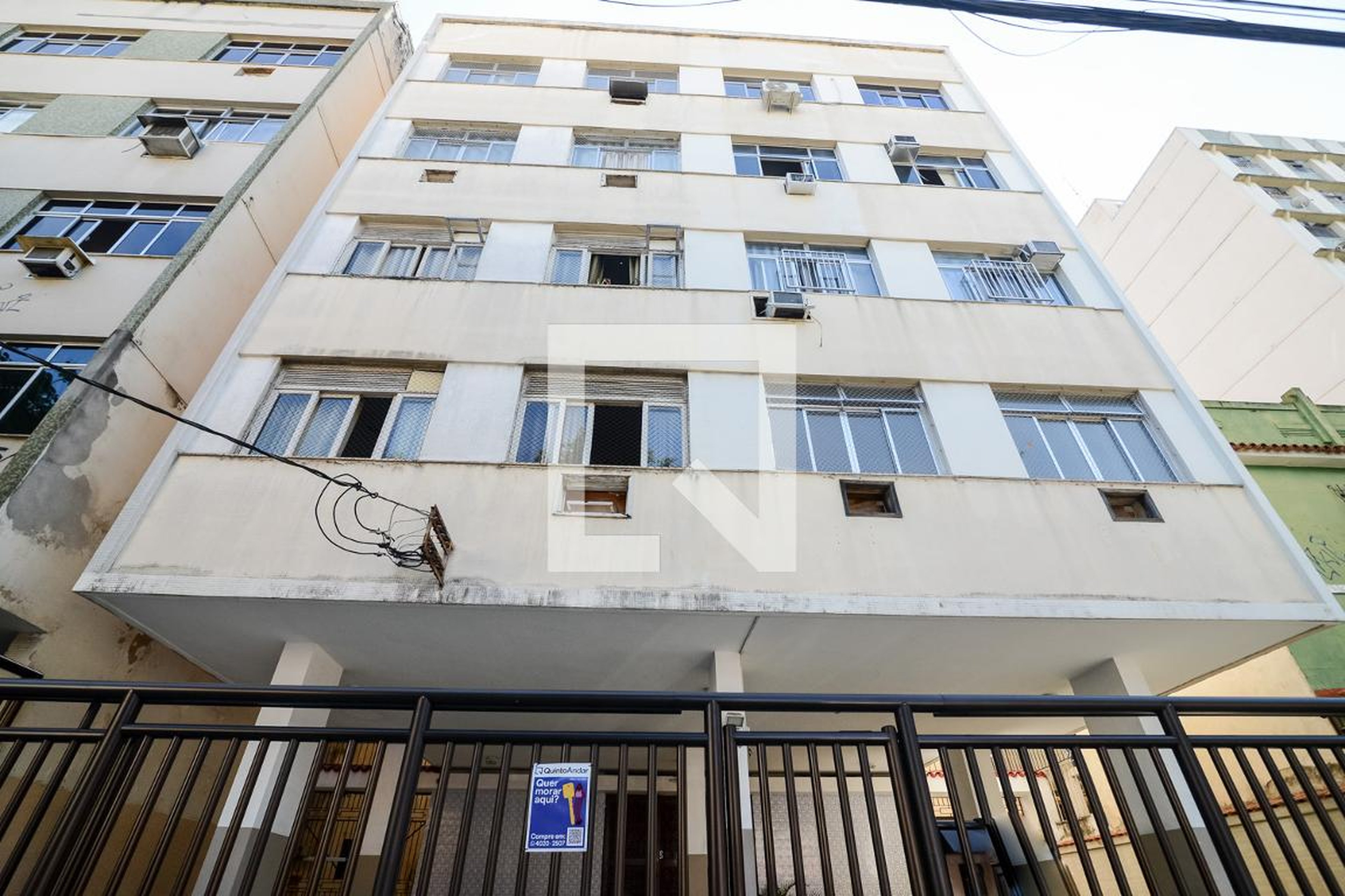 Fachada Condomínio em Rua Souza Franco, 233