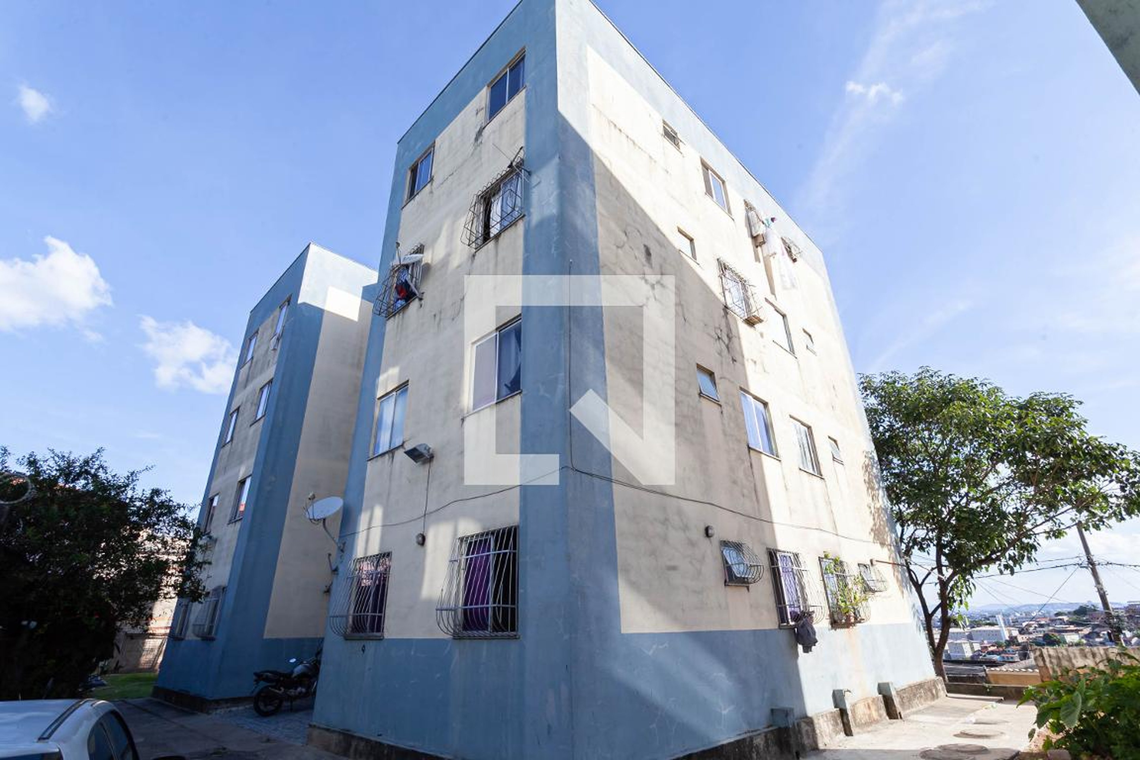 Fachada Condomínio em Rua Carlos Romeu, 183