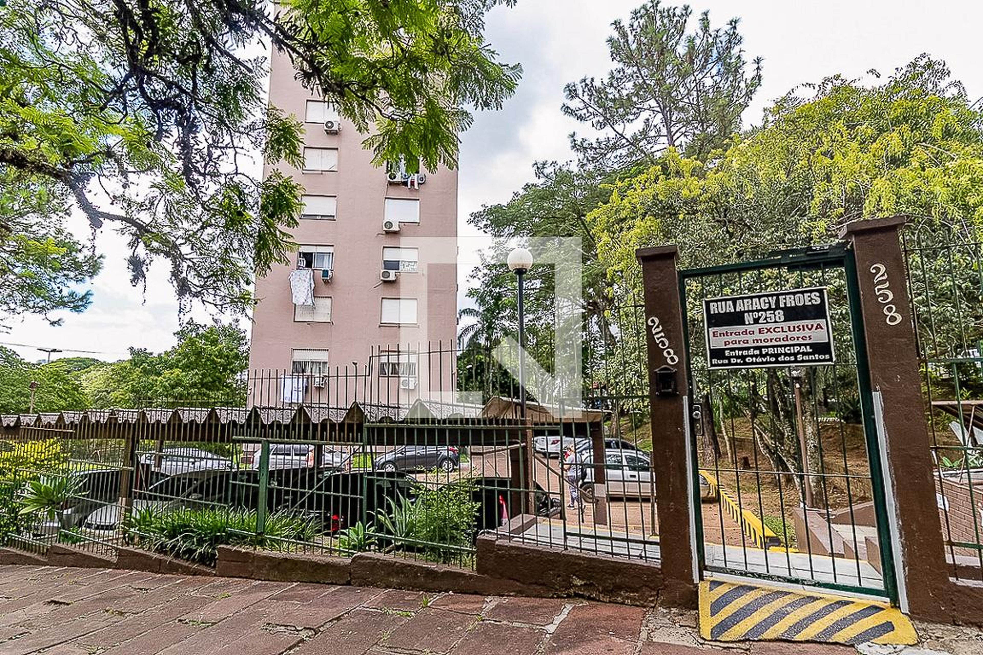 Fachada Condomínio em Rua Aracy Fróes, 5