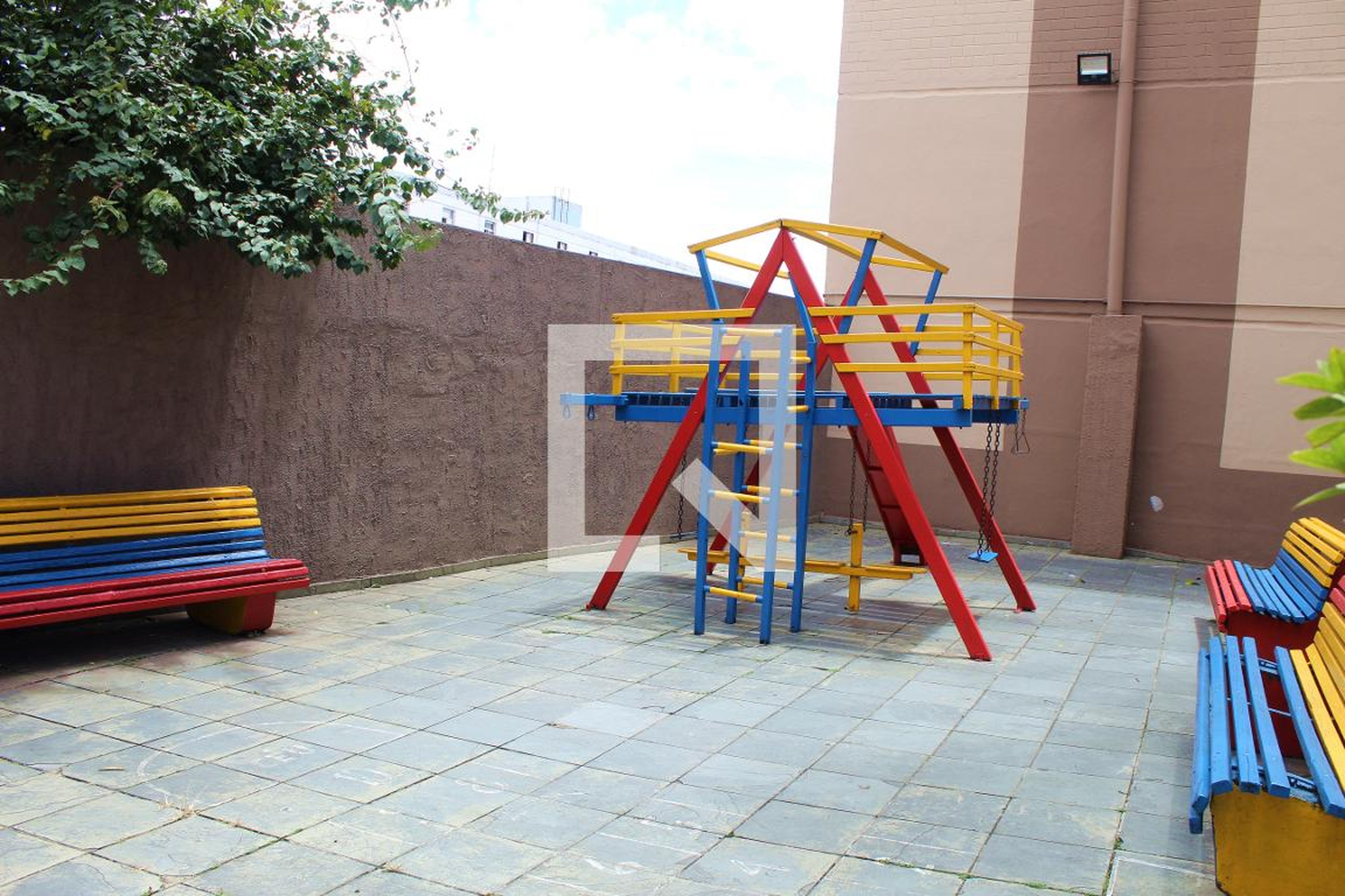 Playground - Tipuanas I