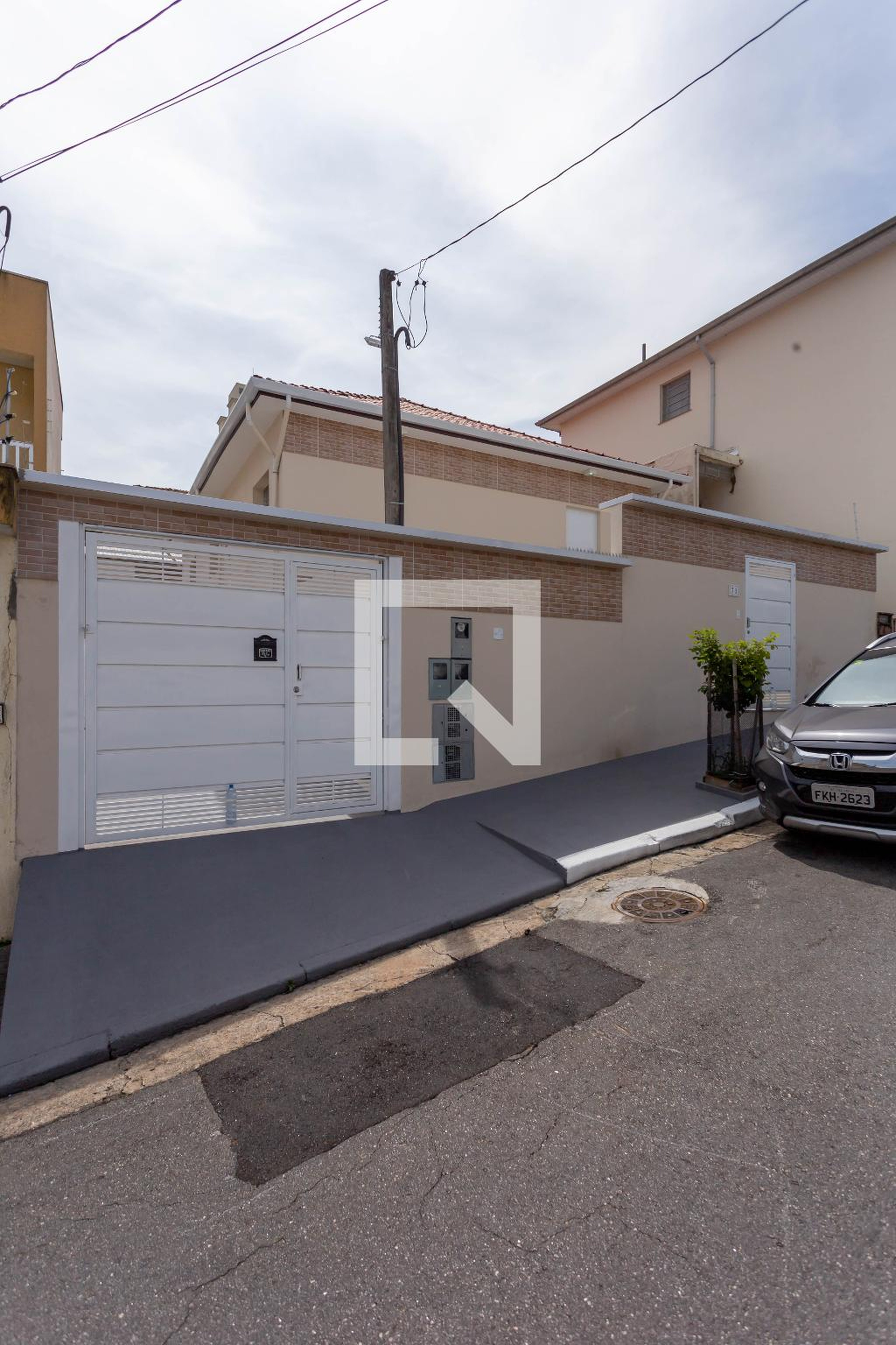 Fachada Condomínio em Rua Dom Miguel Costa, 71