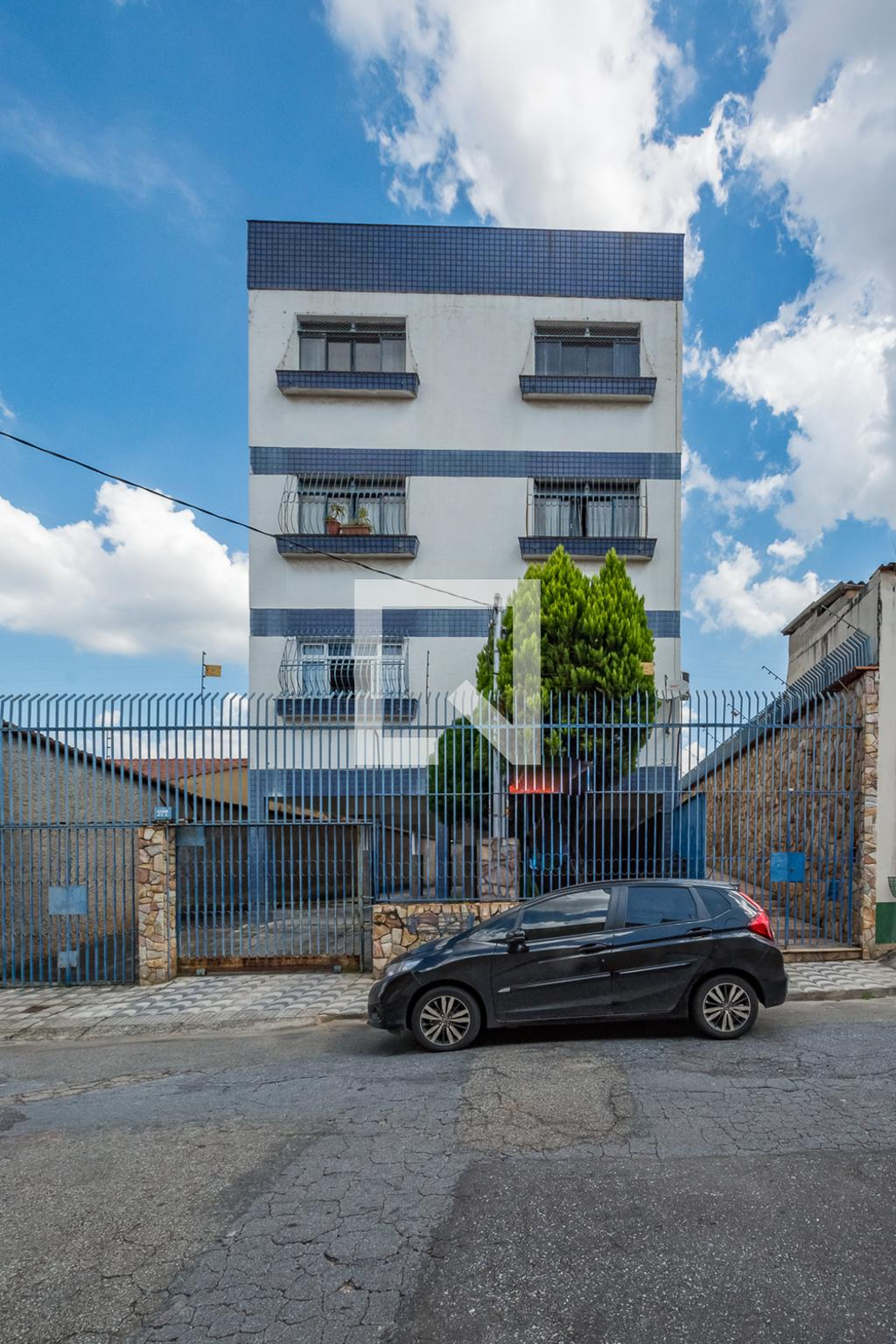 Fachada Condomínio em Rua Professora Maria Coutinho, 577