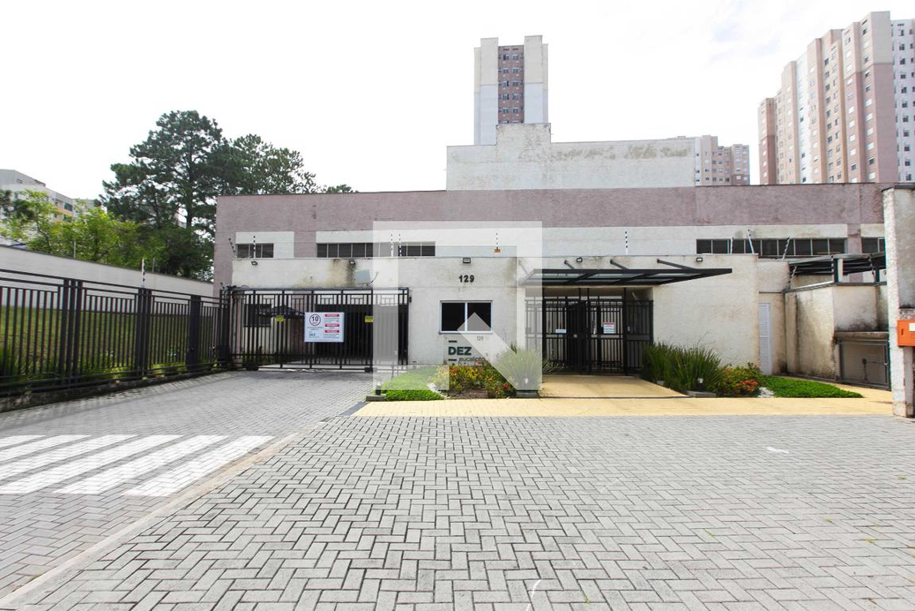 Fachada do Condomínio Condomínio Dez Eucalipto