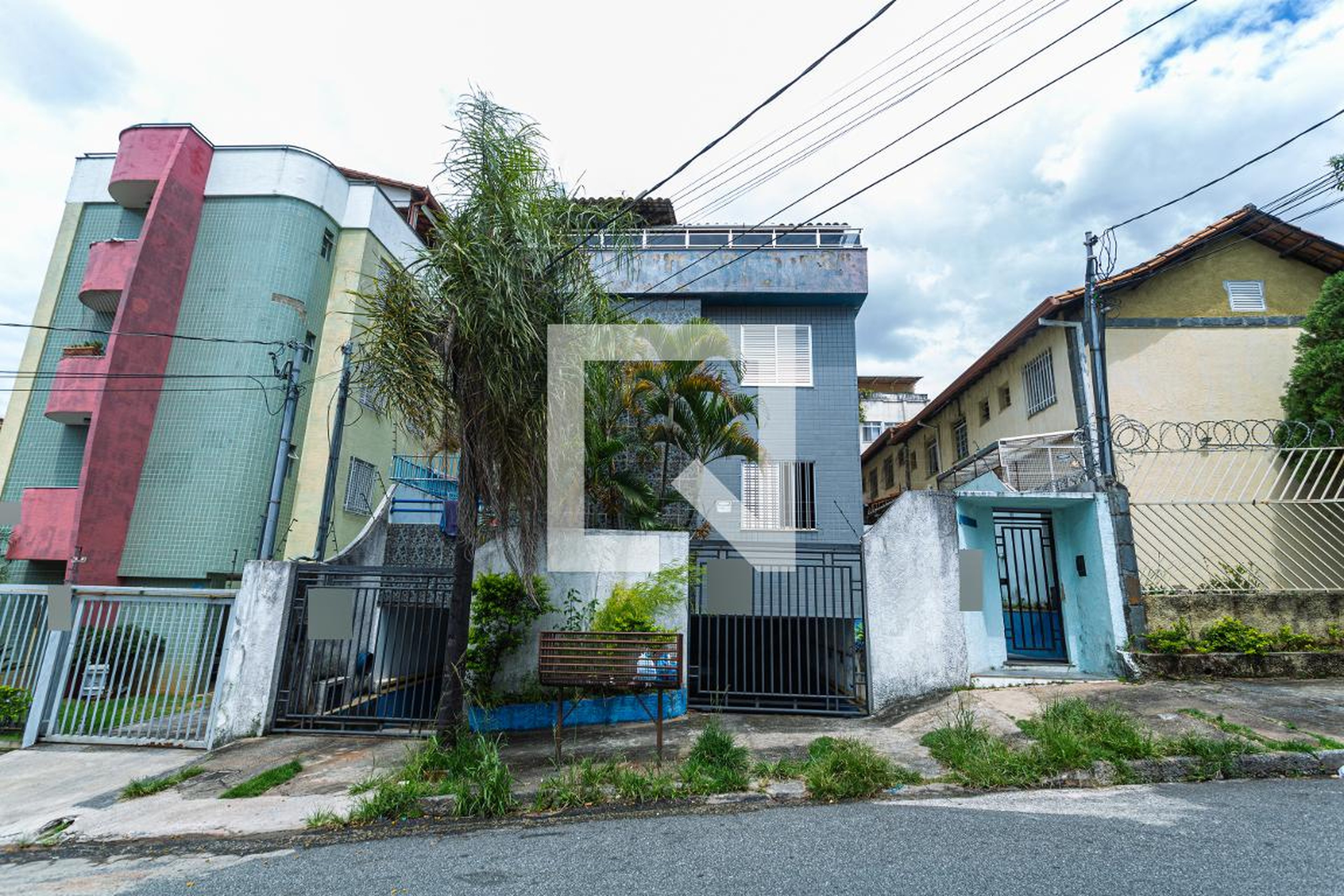 Fachada Condomínio em Rua Cláudio Gomes de Souza, 100