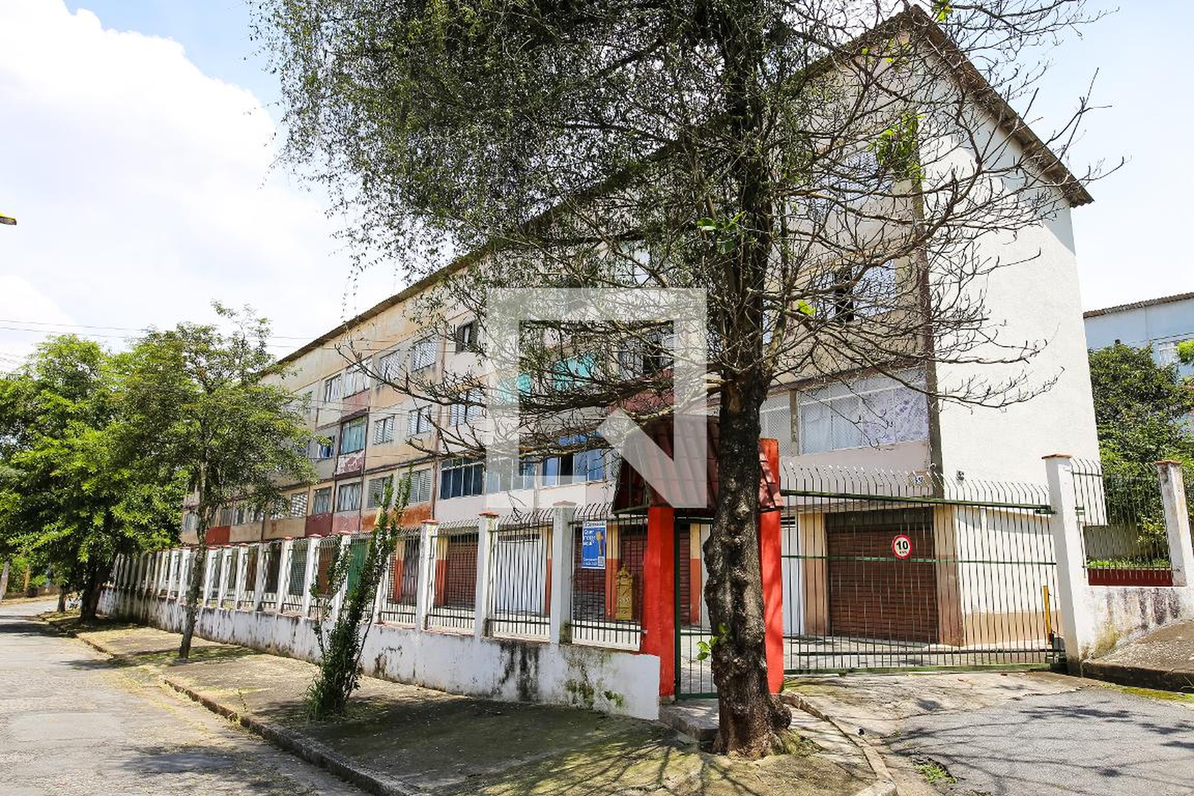 Fachada Condomínio em Rua Princesa Maria da Glória, 58