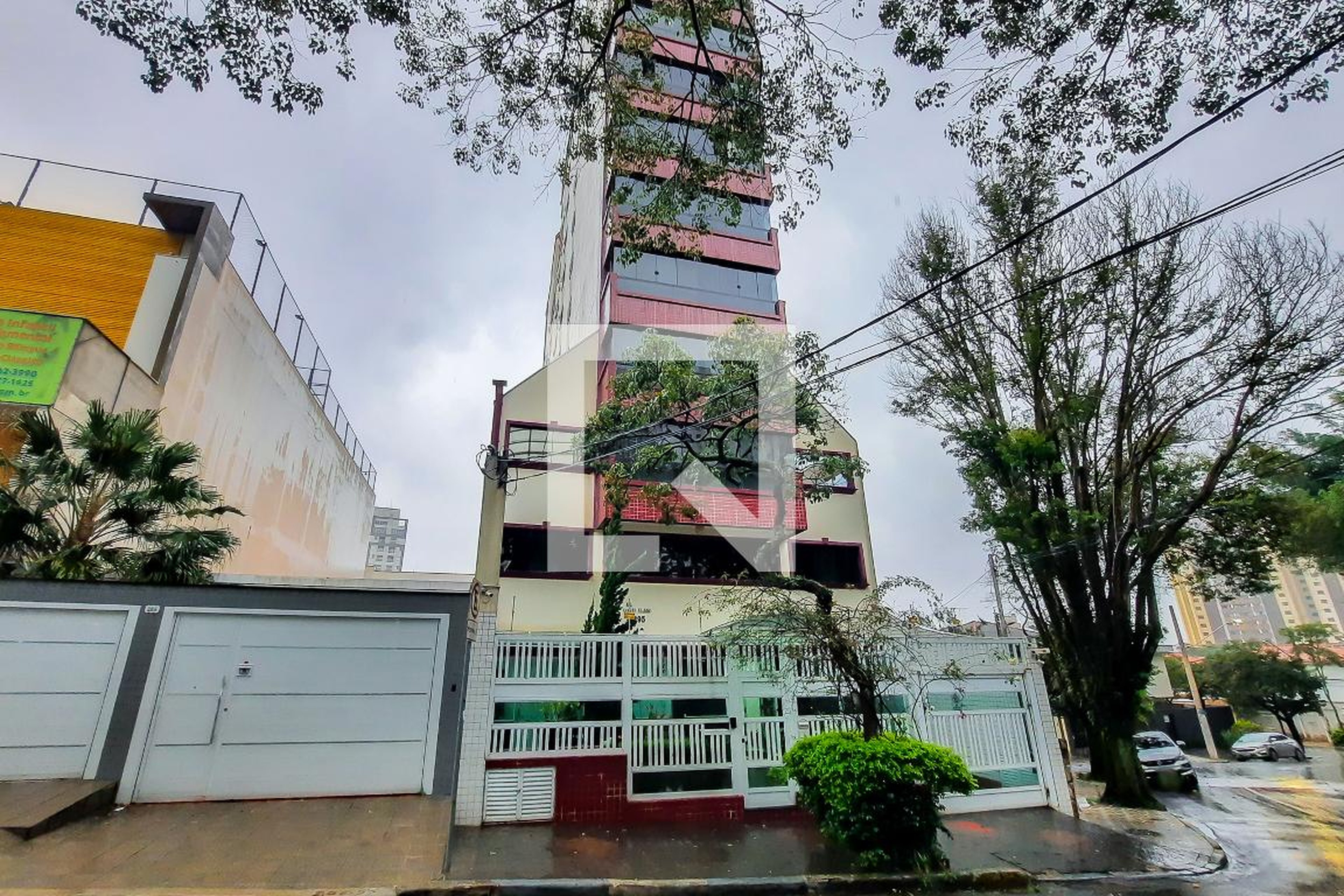 Fachada do Condomínio Condomínio Conti Class