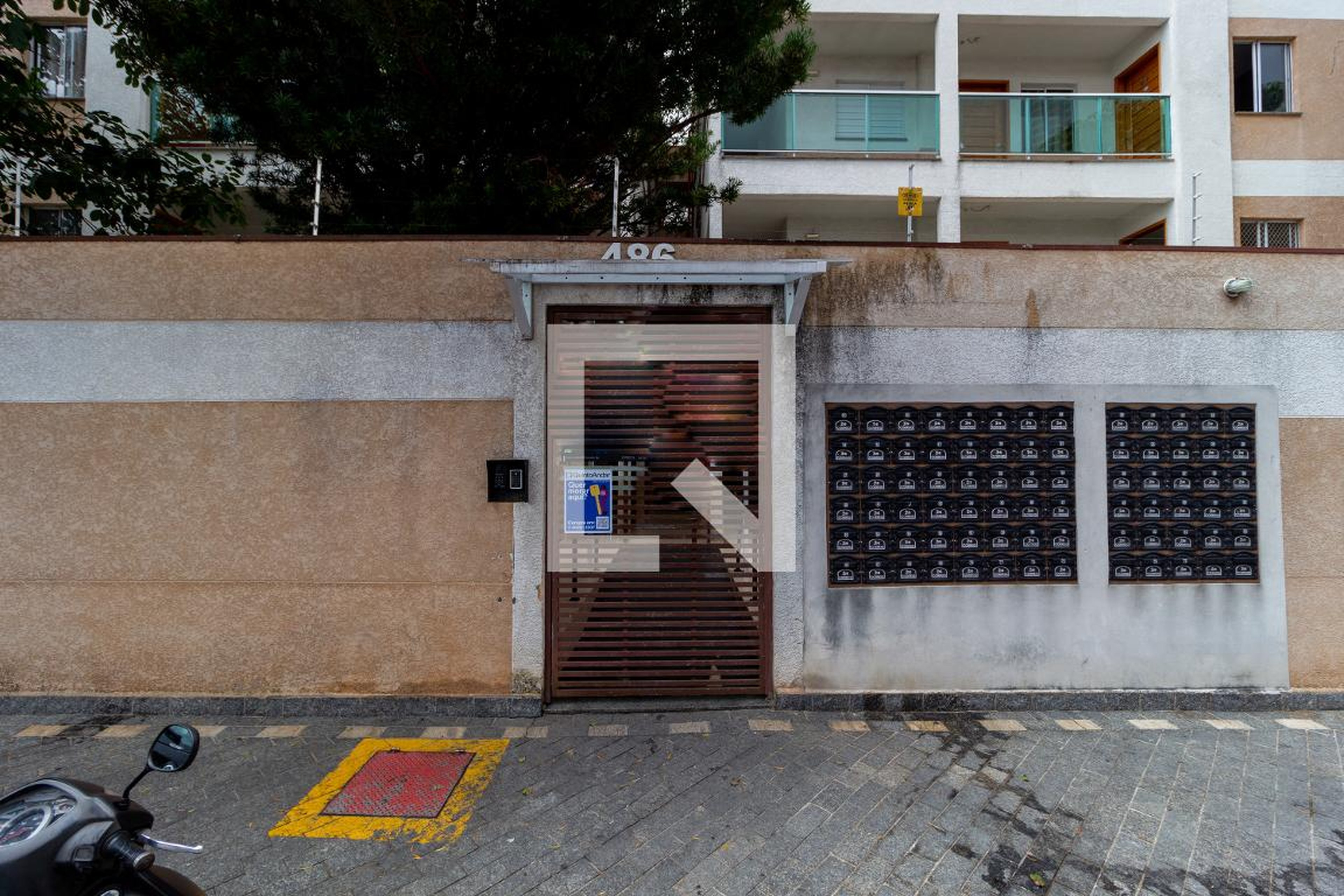 Fachada Condomínio em Rua Nunes Balboa, 846