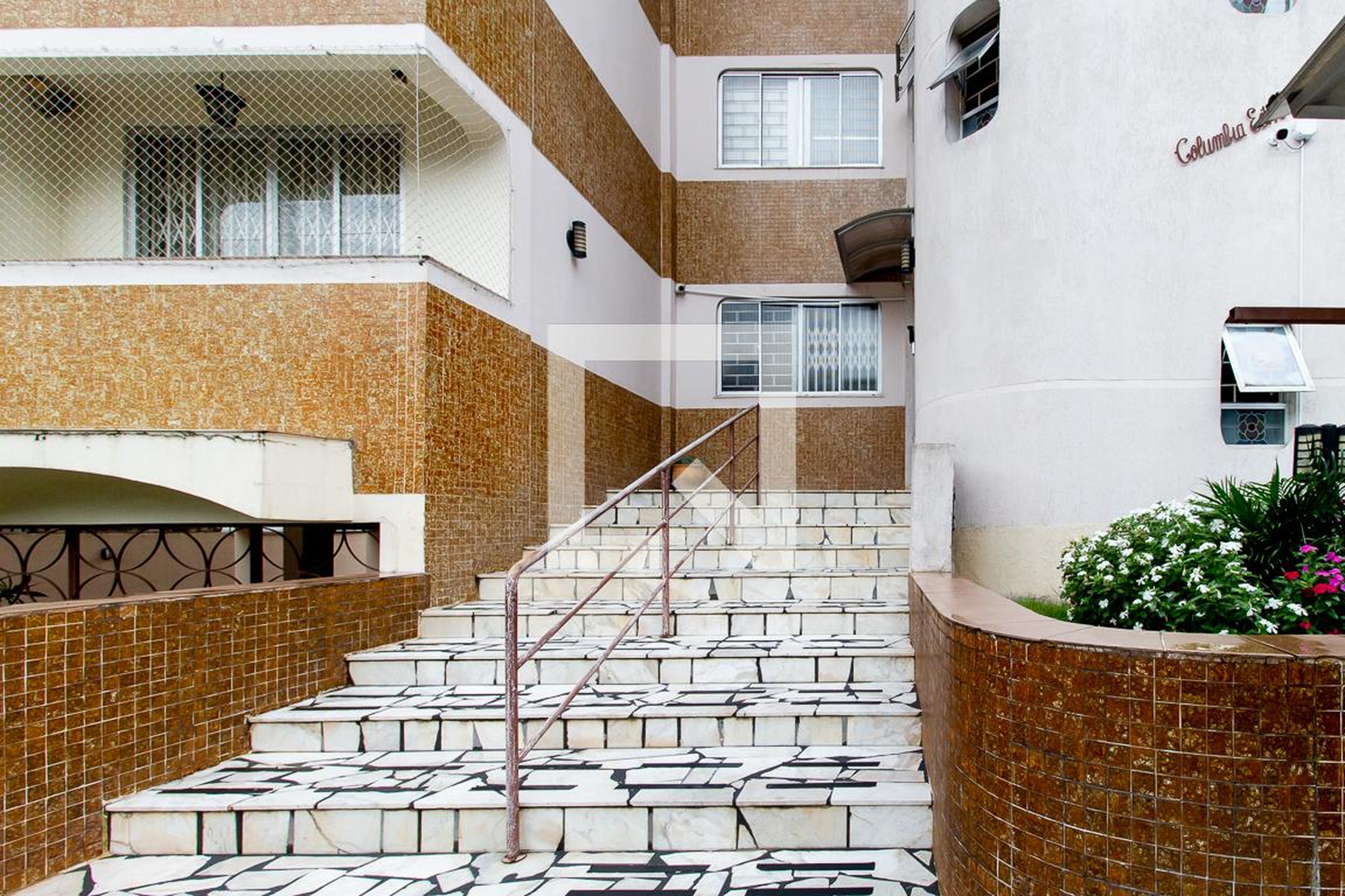 Entrada Condomínio em Rua Goiás, 90