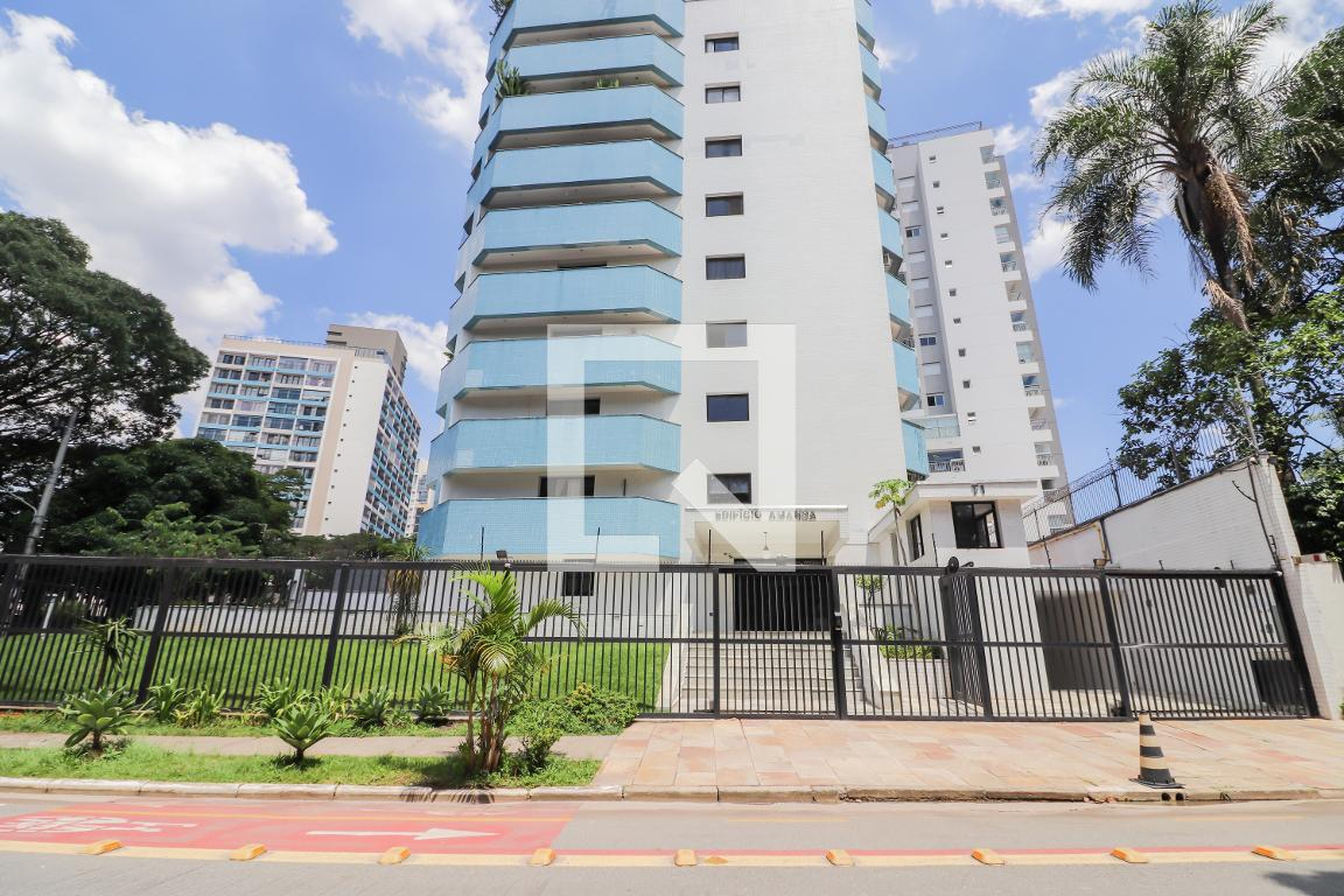 Fachada do Condomínio Condomínio Amanda